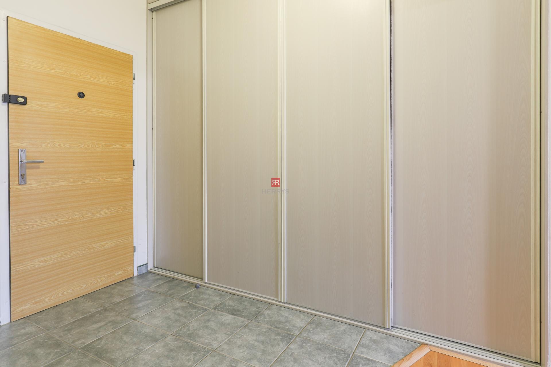 HERRYS - Spacious and practically designed 3-room apartment for rent at Hlaváčikova street