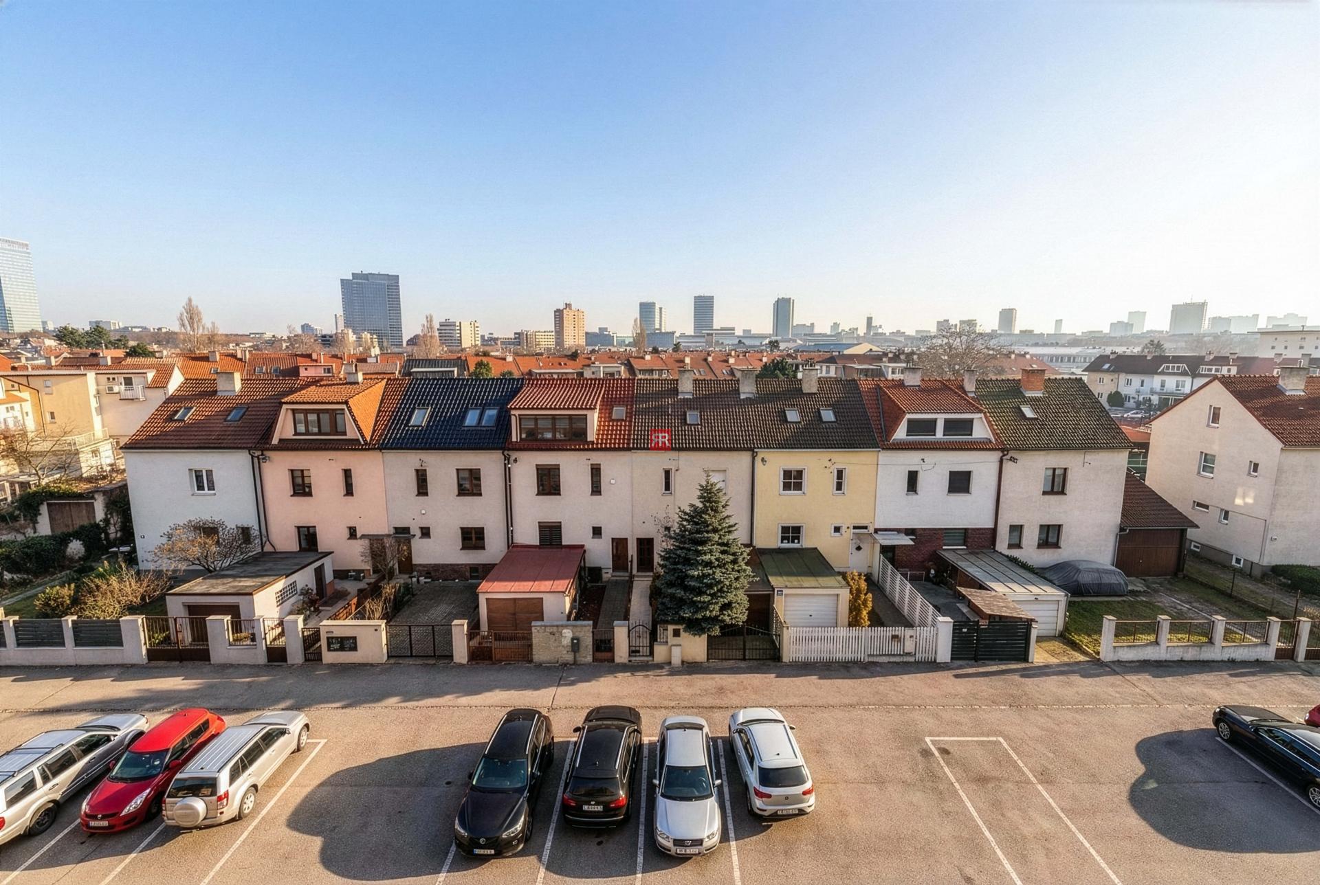 HERRYS - Na predaj priestranný slnečný 4-izbový byt s 3 balkónmi a parkovacím miestom, Hálkova ulica