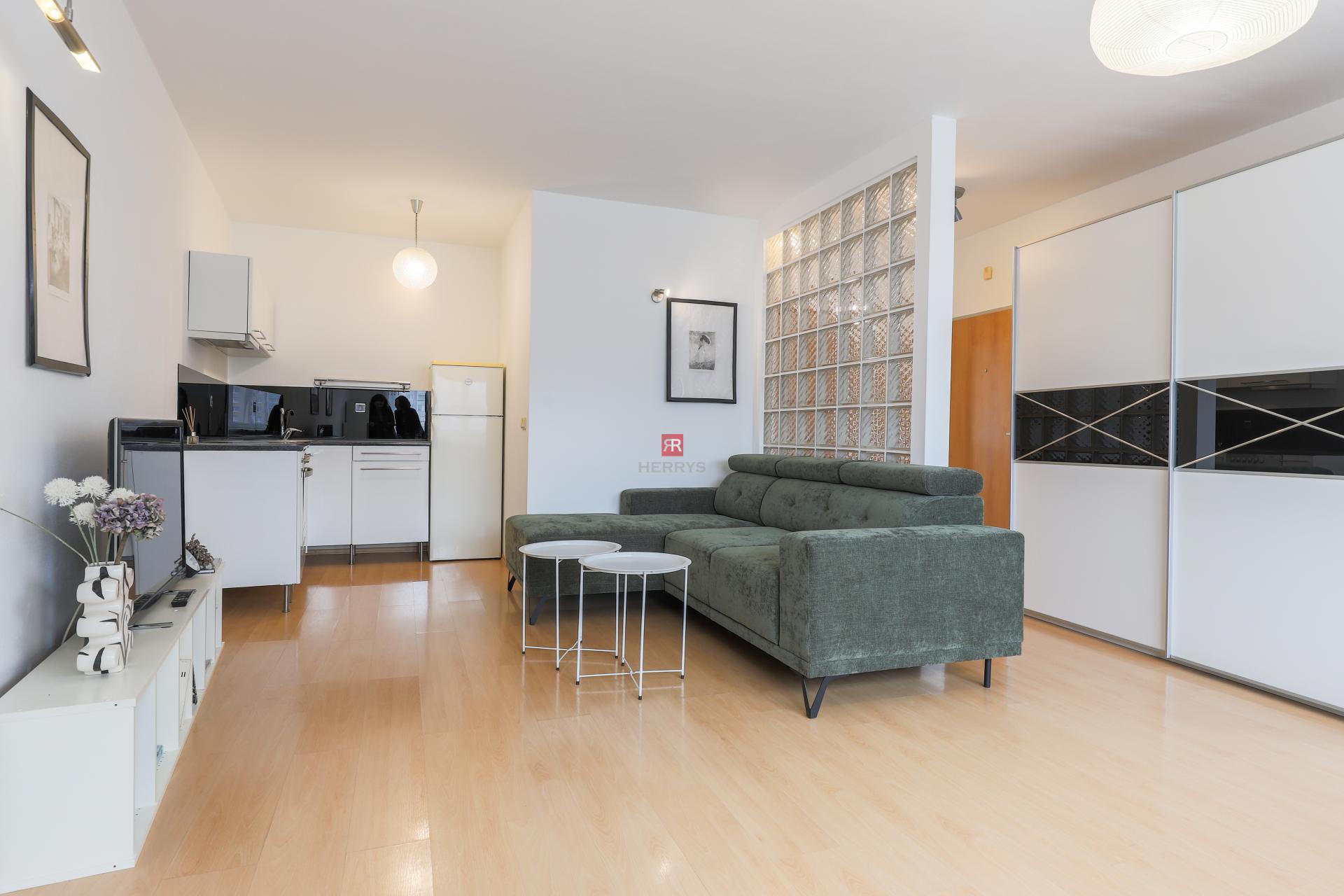 Realitná kancelária HERRYS ponúka na prenájom útulný 1 izbový byt v Karlovke, psík povolený