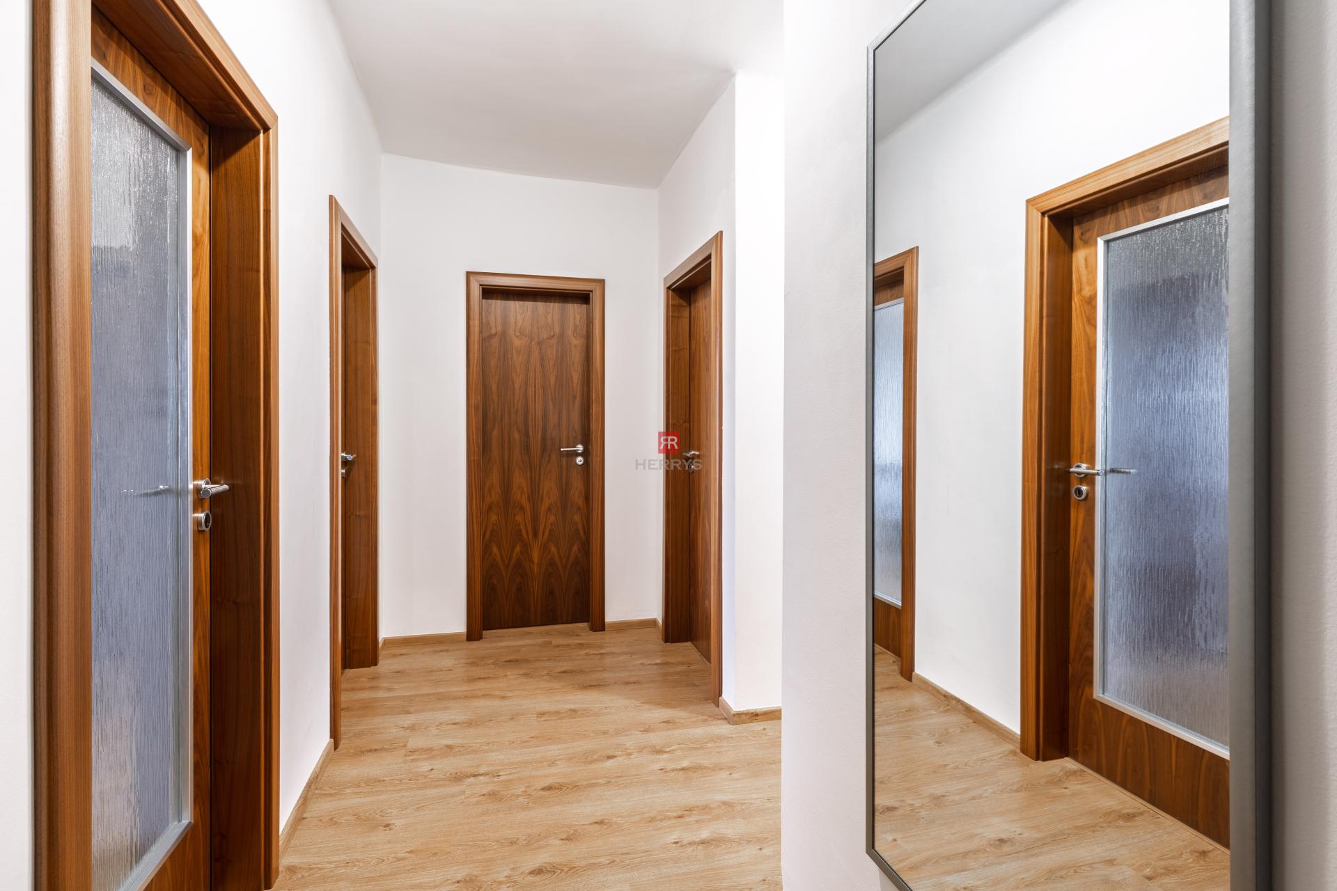 HERRYS - Na predaj zrekonštruovaný 3 izbový byt v Starom Meste, priamo oproti Medickej záhrade