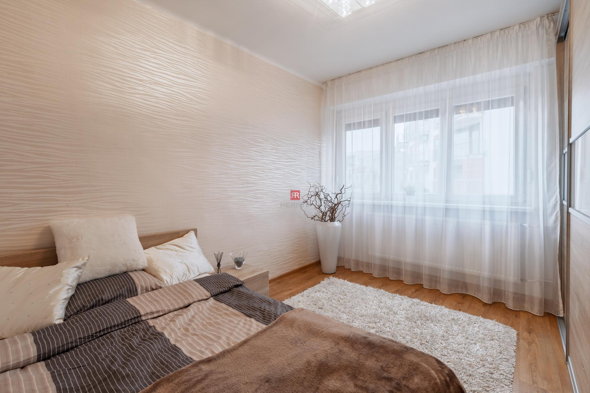 HERRYS - Na predaj zrekonštruovaný 3 izbový byt v Starom Meste, priamo oproti Medickej záhrade