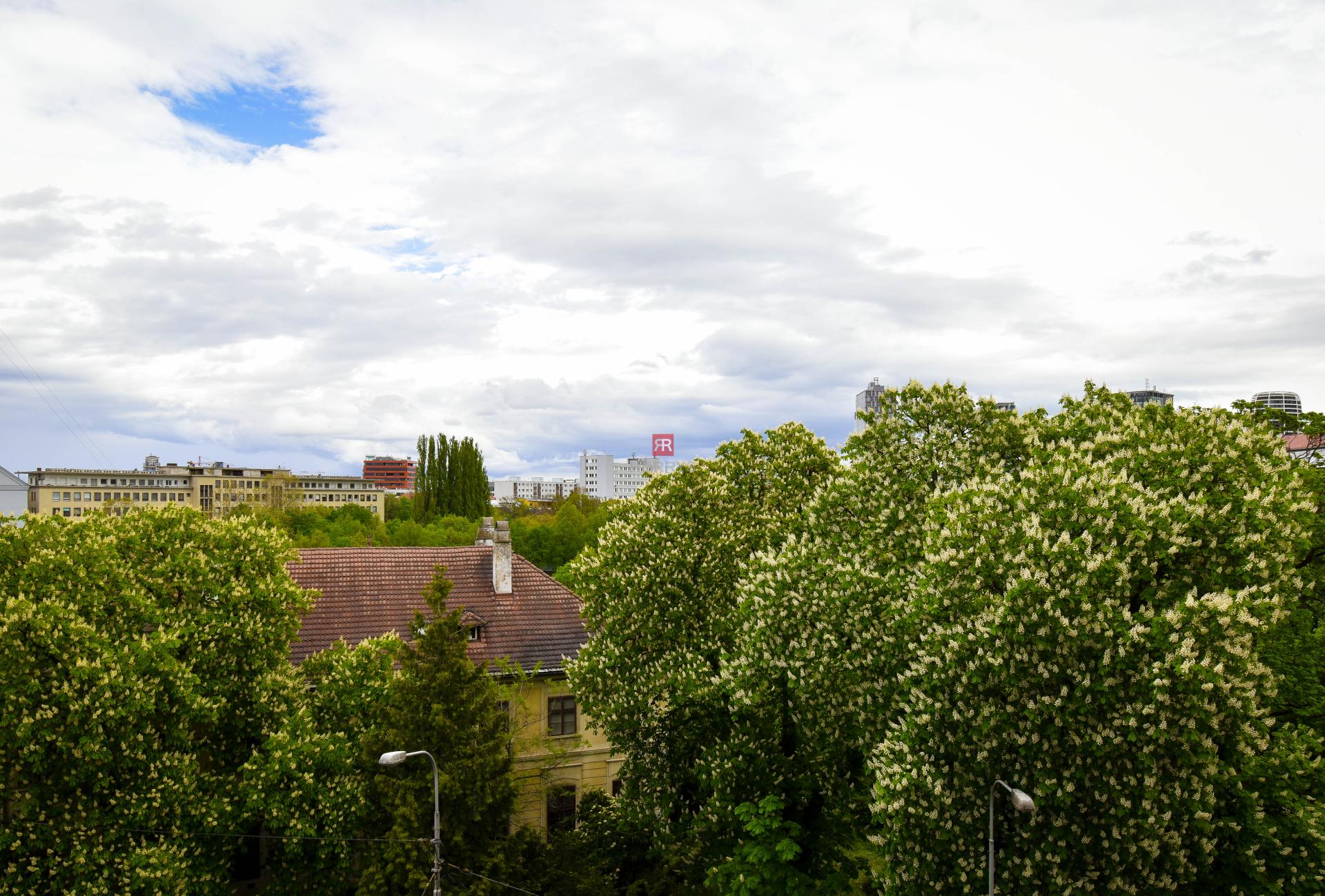 HERRYS - Na predaj zrekonštruovaný 3 izbový byt v Starom Meste, priamo oproti Medickej záhrade
