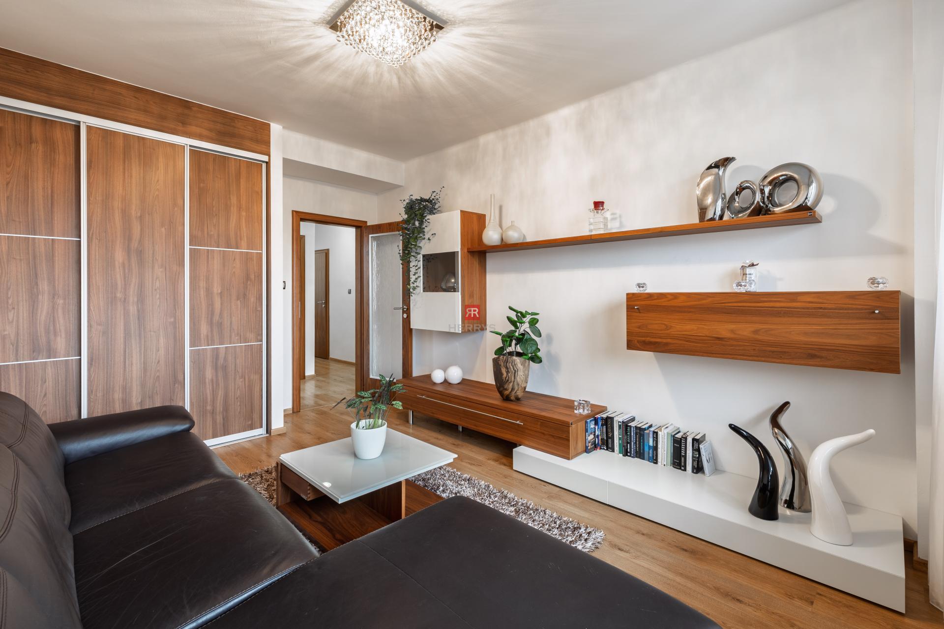 HERRYS - Na predaj zrekonštruovaný 3 izbový byt v Starom Meste, priamo oproti Medickej záhrade