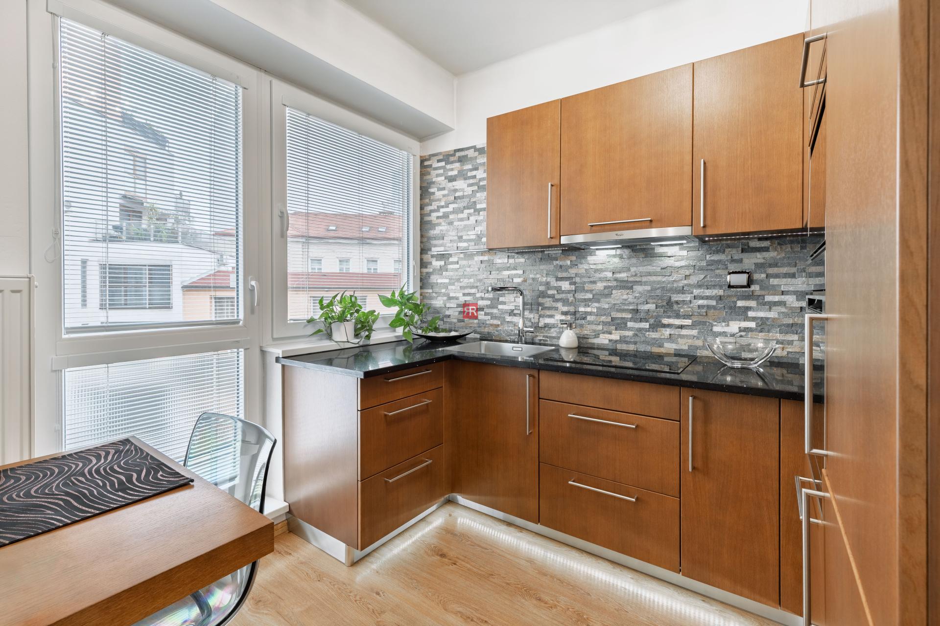 HERRYS - Na predaj zrekonštruovaný 3 izbový byt v Starom Meste, priamo oproti Medickej záhrade