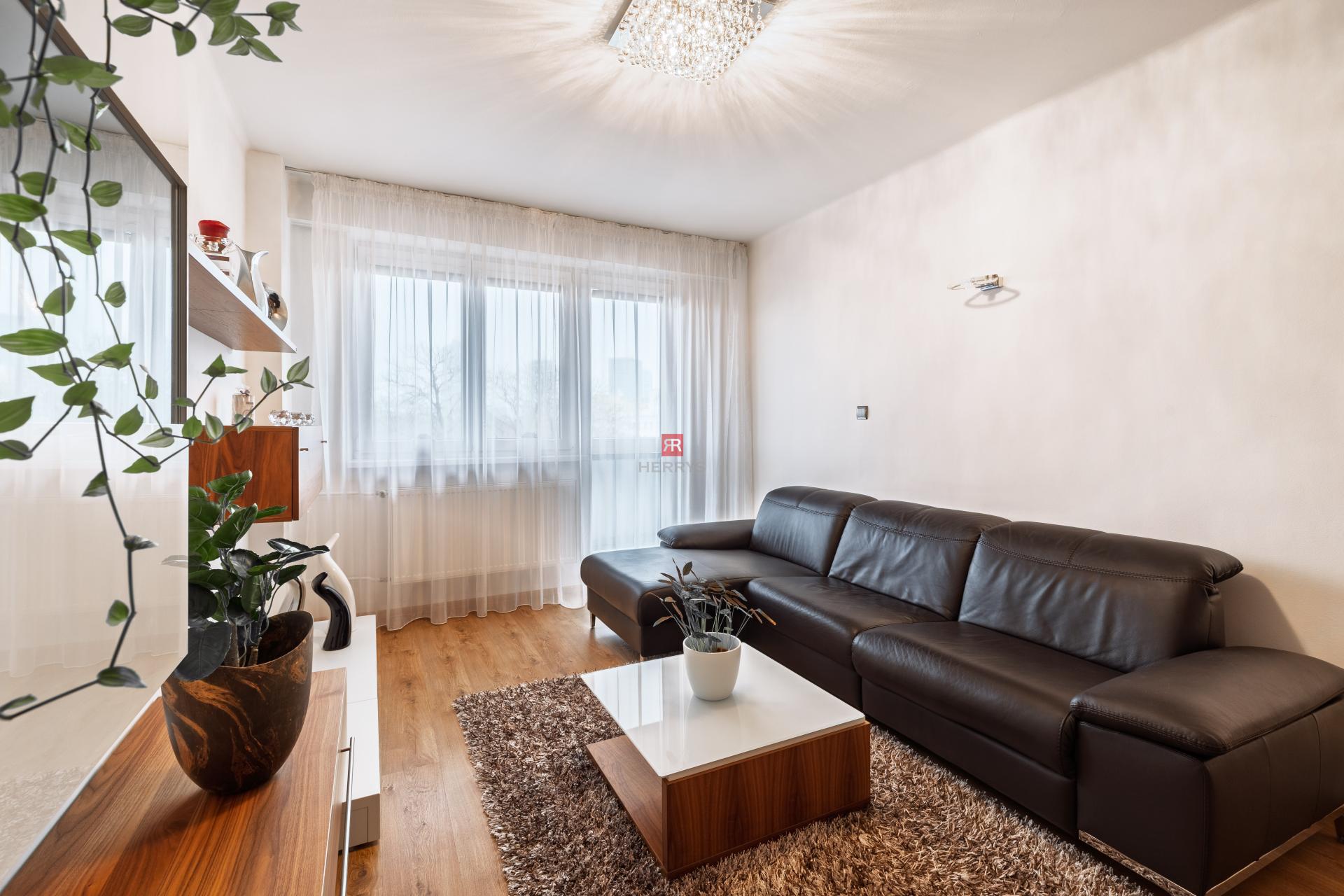 HERRYS - Na predaj zrekonštruovaný 3 izbový byt v Starom Meste, priamo oproti Medickej záhrade