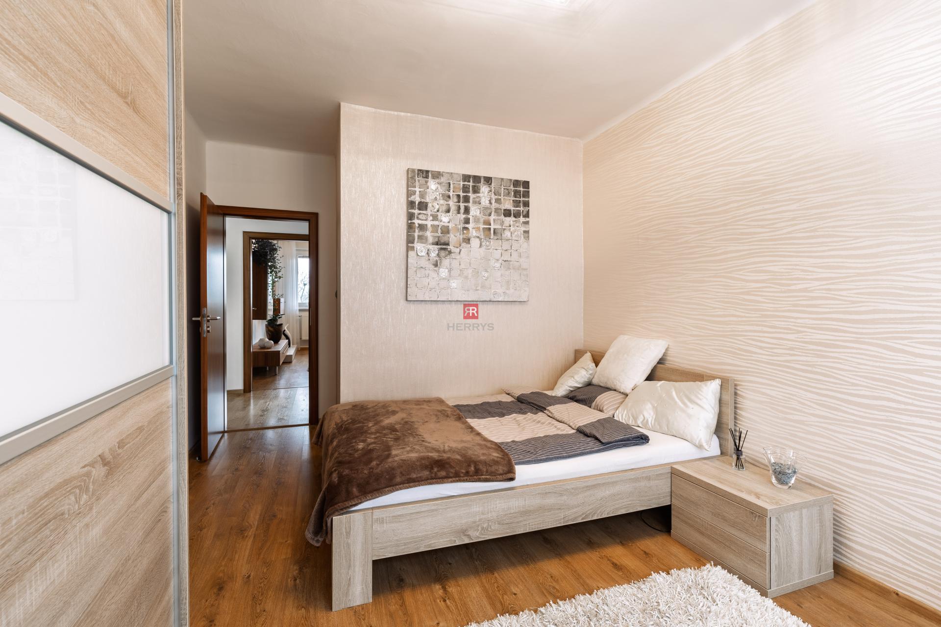 HERRYS - Na predaj zrekonštruovaný 3 izbový byt v Starom Meste, priamo oproti Medickej záhrade