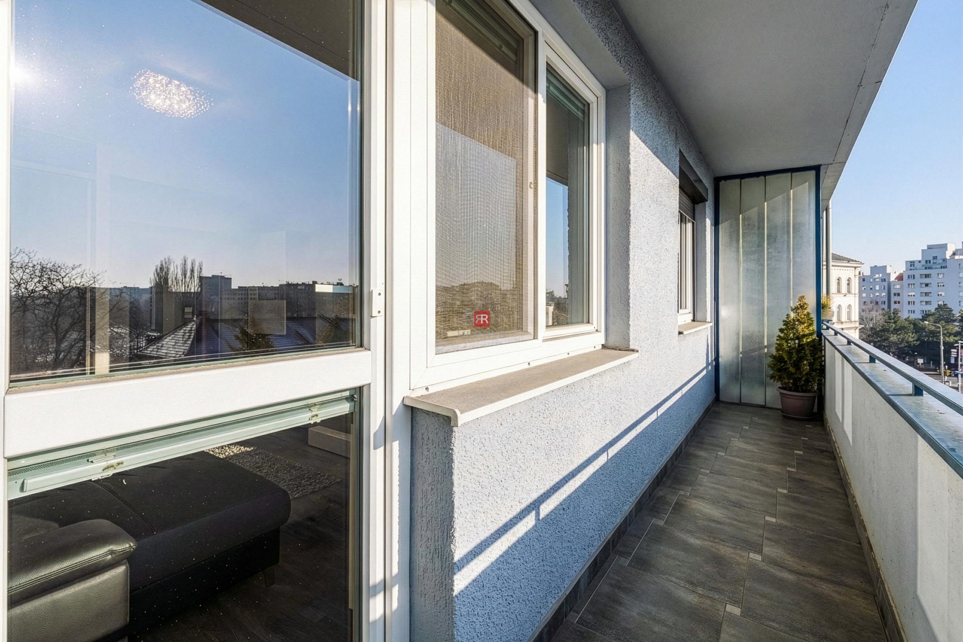 HERRYS - Na predaj zrekonštruovaný 3 izbový byt v Starom Meste, priamo oproti Medickej záhrade