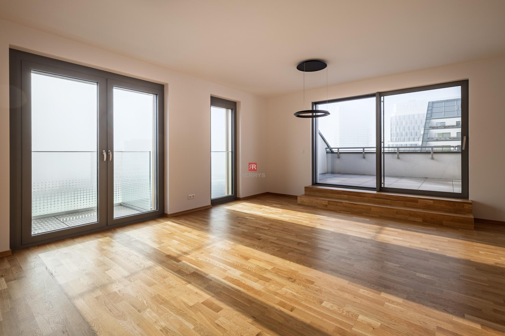 HERRYS - Na prenájom jedinečný 4-izbový byt s veľkou terasou v srdci downtownu&nbsp;