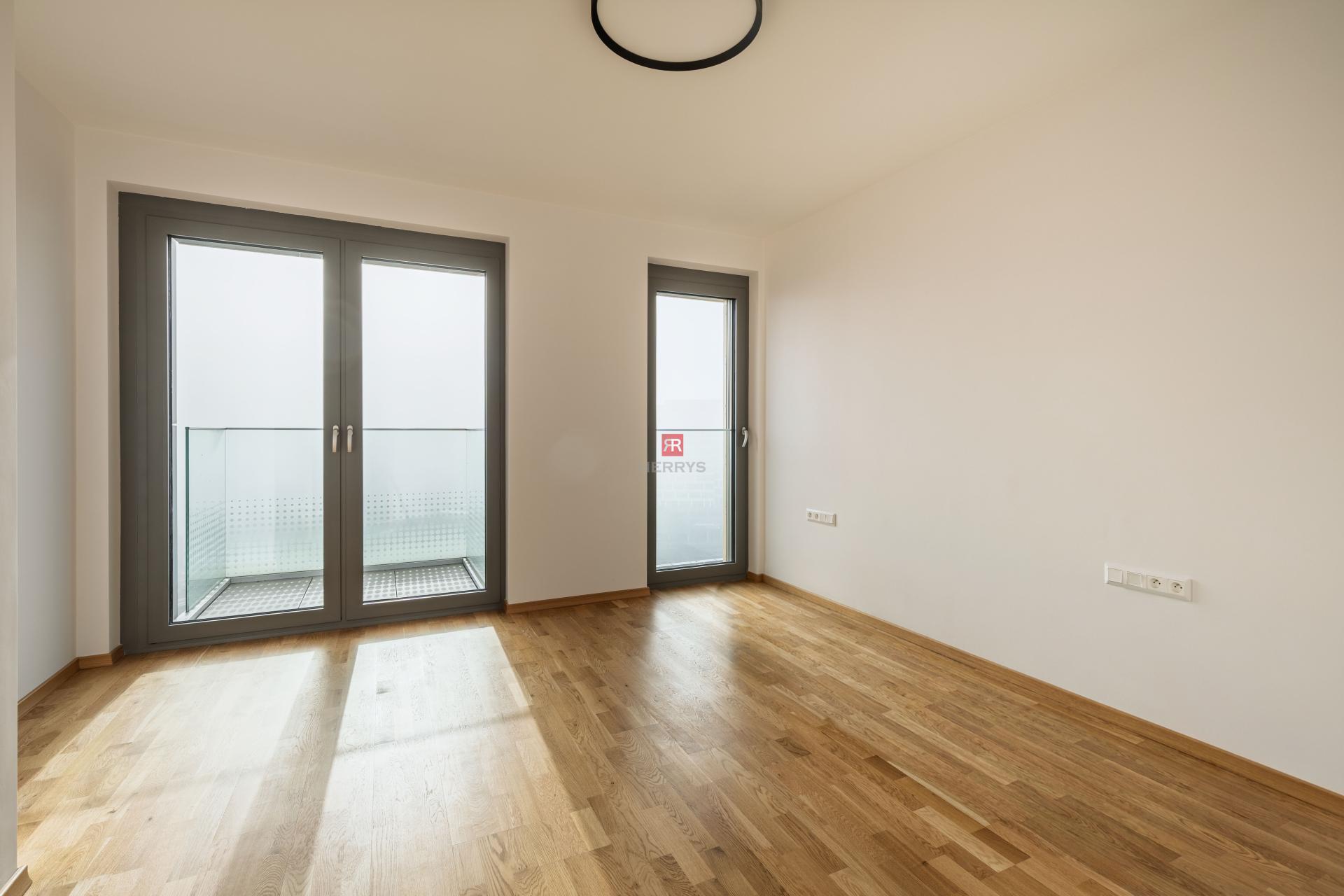 HERRYS - Na prenájom jedinečný 4-izbový byt s veľkou terasou v srdci downtownu&nbsp;