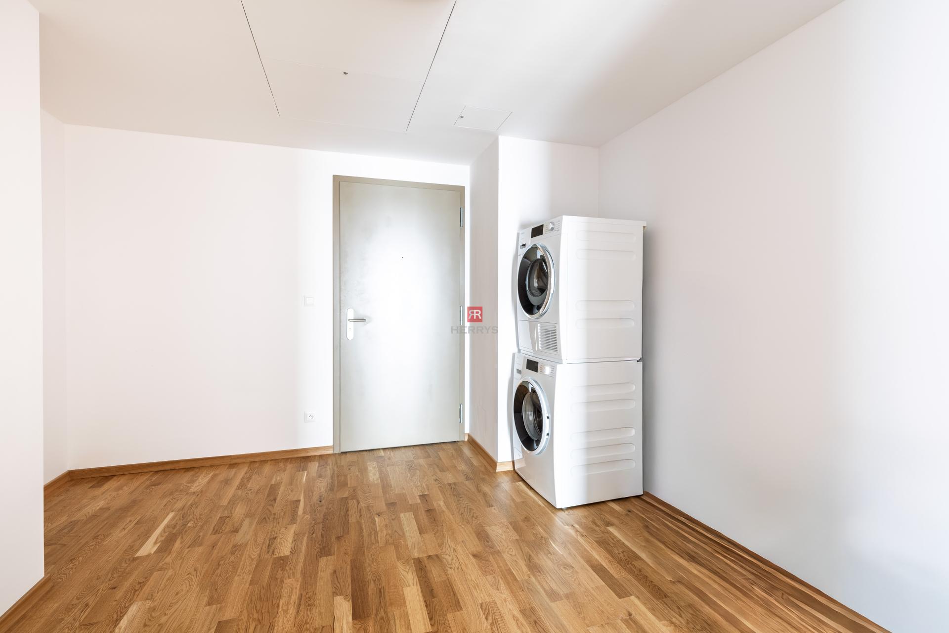 HERRYS - Na prenájom jedinečný 4-izbový byt s veľkou terasou v srdci downtownu&nbsp;