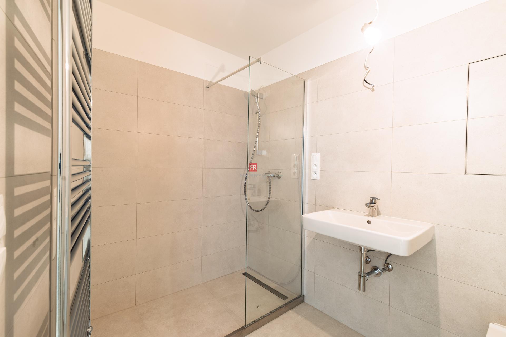 HERRYS – Na predaj 2-izbový apartmán na 4.NP v centre Bratislavy v projekte UNO Poštová Residence