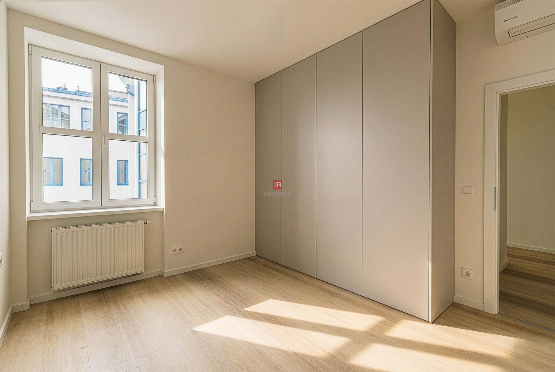 HERRYS – Na predaj 2-izbový apartmán na 4.NP v centre Bratislavy v projekte UNO Poštová Residence