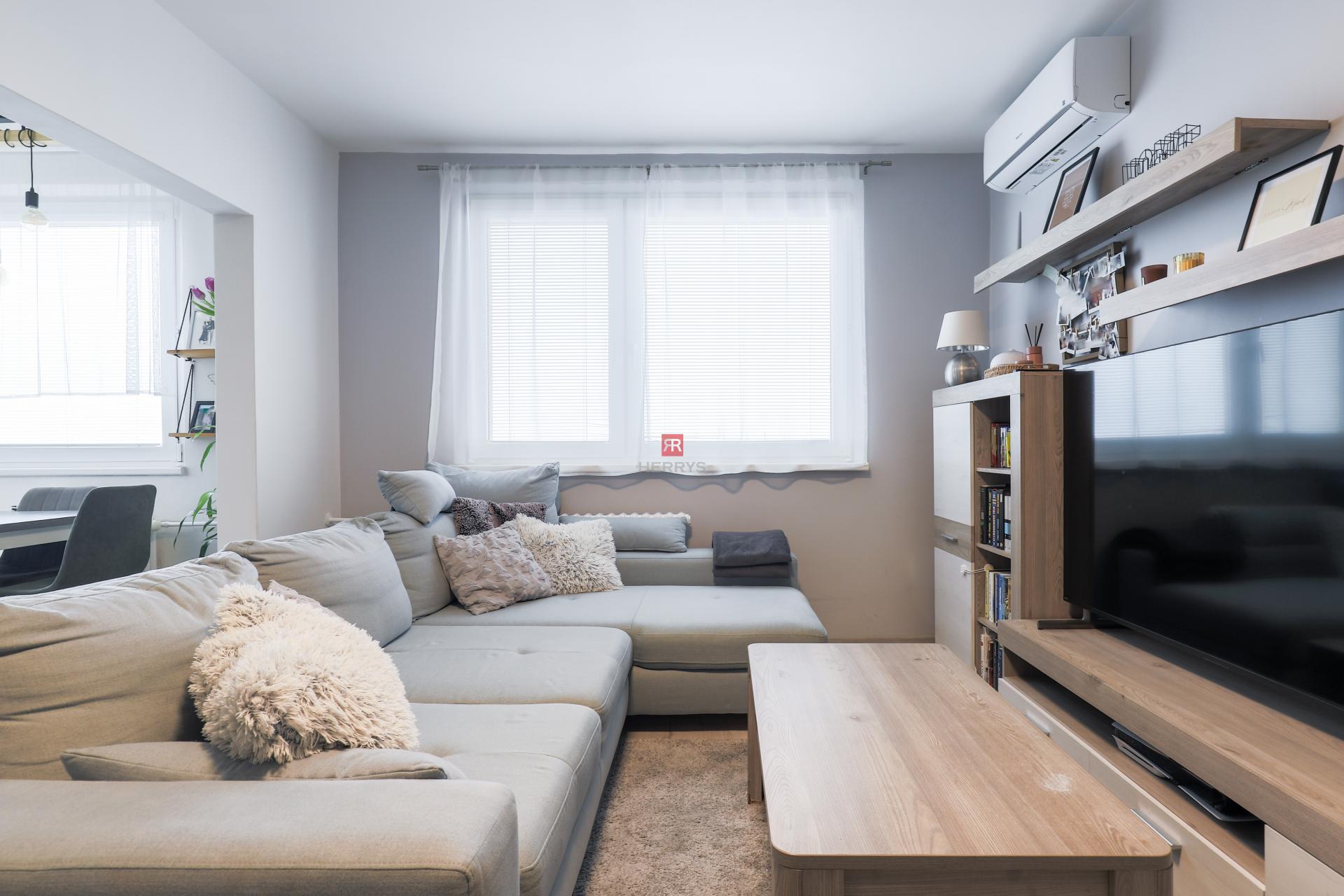 HERRYS - Completely renovated, sunny 3-room apartment for rent on Homolova Street