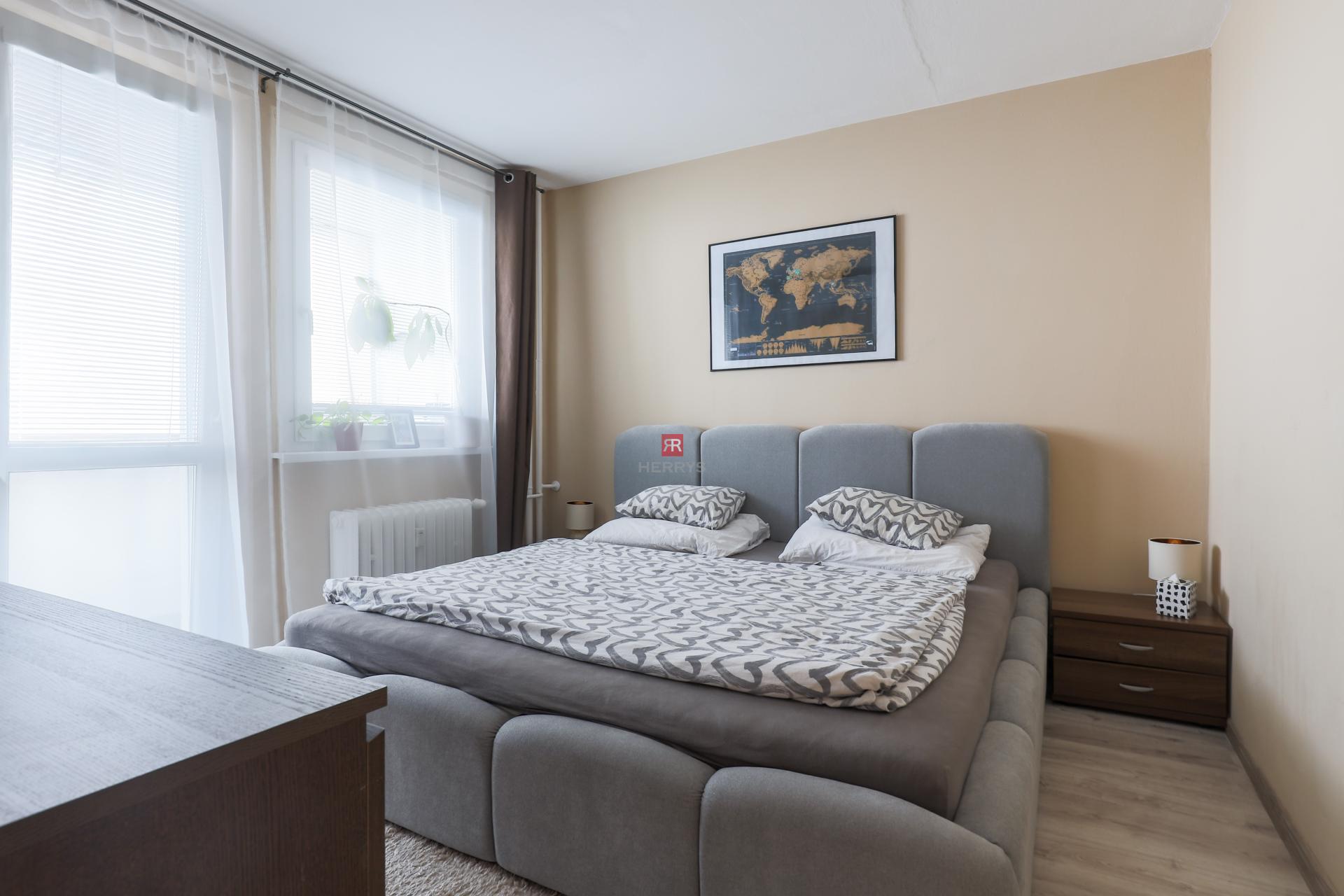 HERRYS - Completely renovated, sunny 3-room apartment for rent on Homolova Street