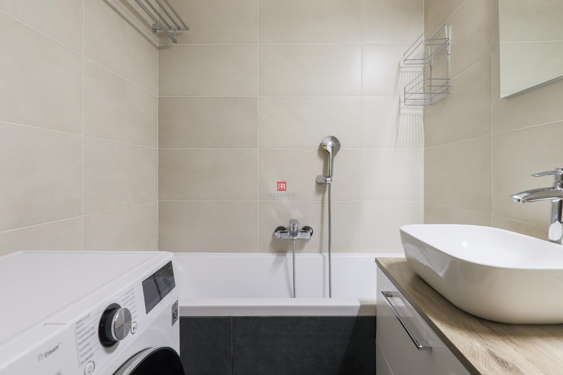 HERRYS - Completely renovated, sunny 3-room apartment for rent on Homolova Street