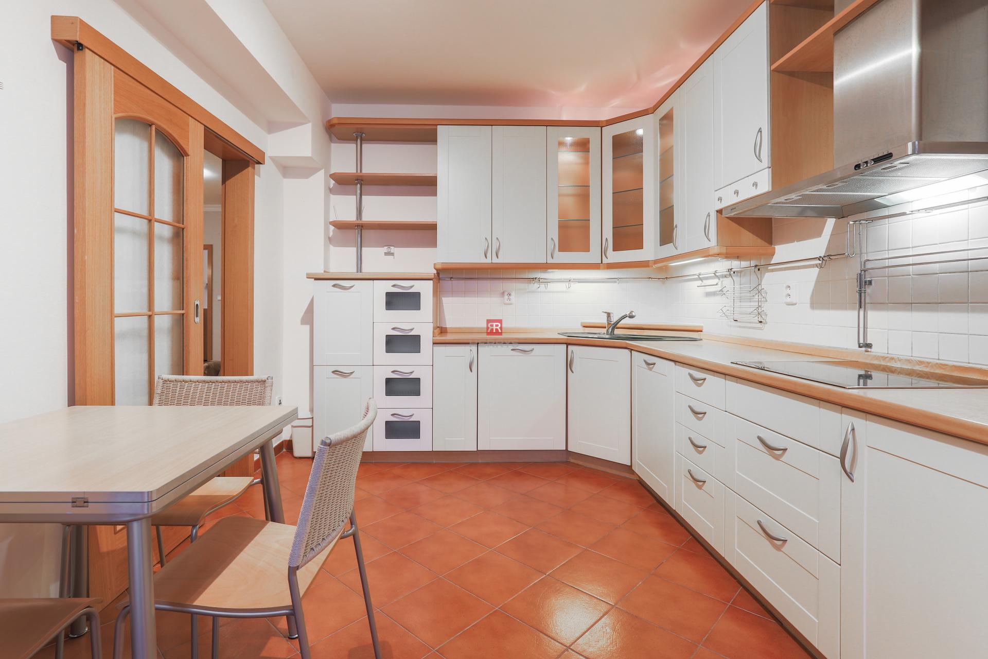 HERRYS - Na prenájom elegantný a priestranný 3 izbový byt na Ďatelinovej ulici, pri OC Retro