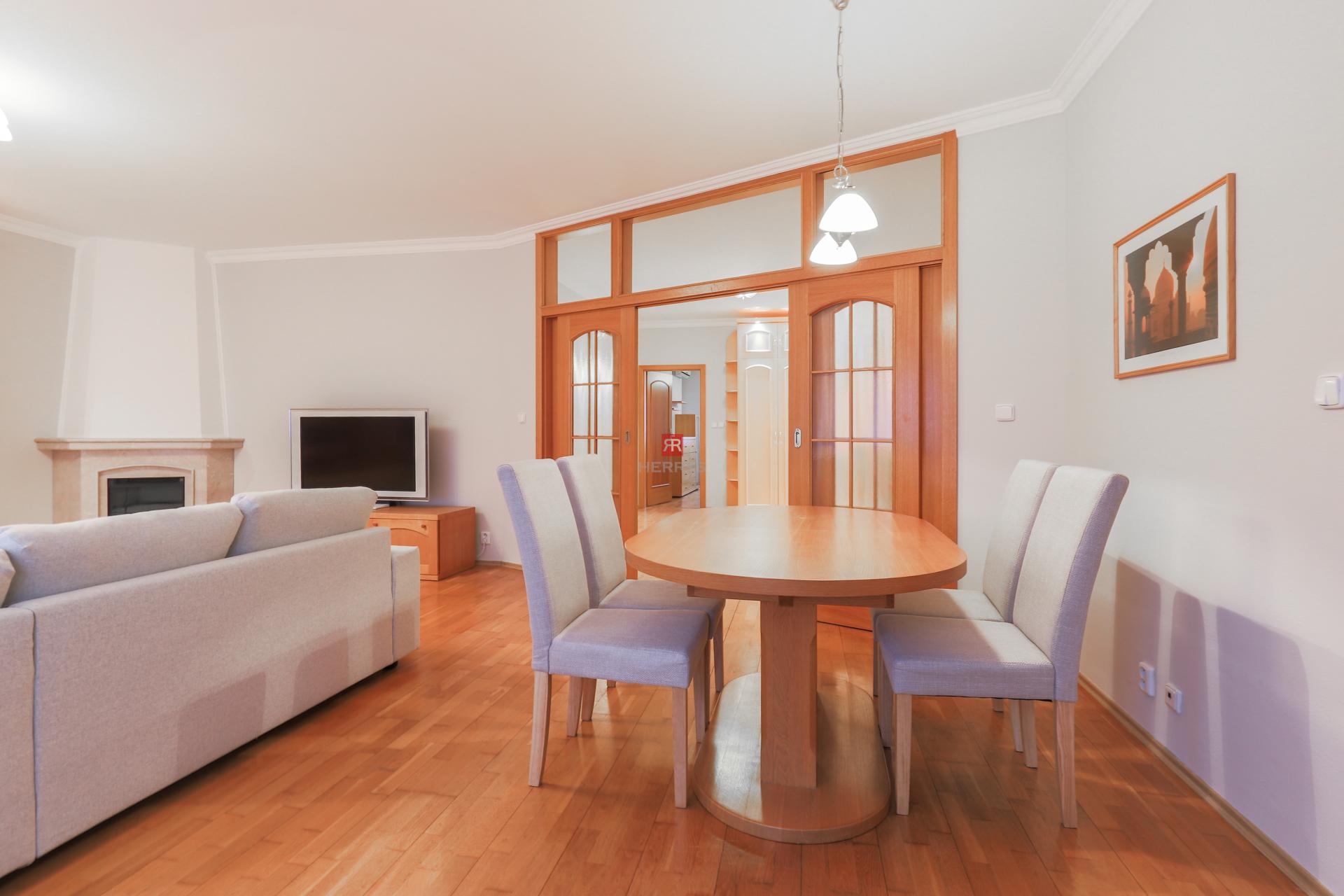 HERRYS - Na prenájom elegantný a priestranný 3 izbový byt na Ďatelinovej ulici, pri OC Retro