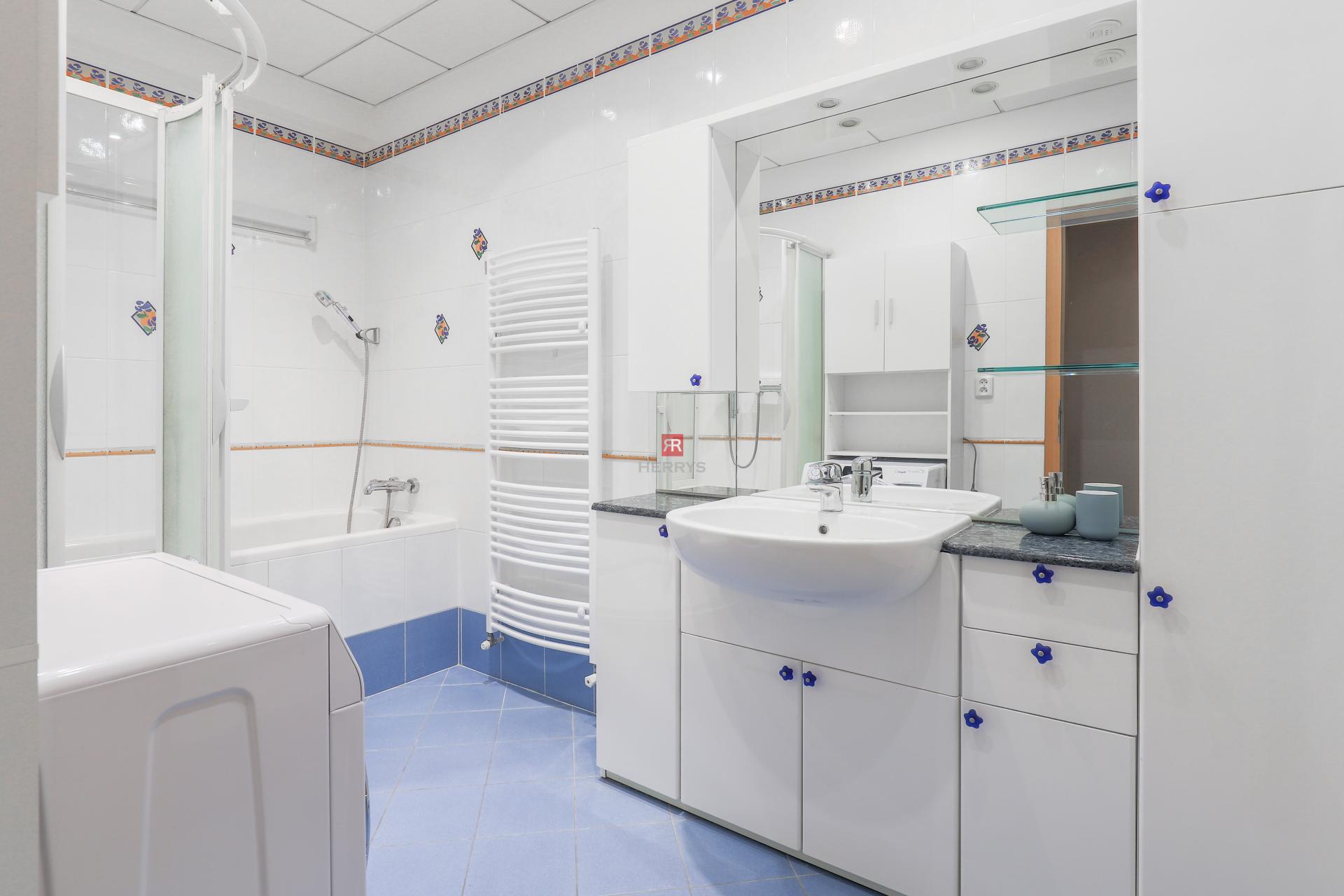 HERRYS - Na prenájom elegantný a priestranný 3 izbový byt na Ďatelinovej ulici, pri OC Retro