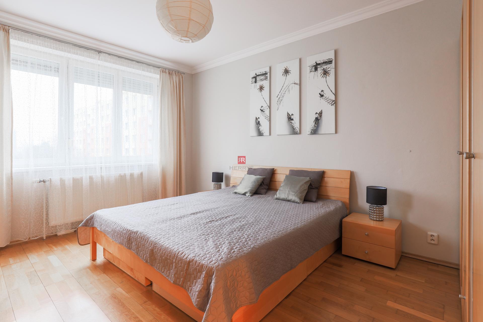 HERRYS - Na prenájom elegantný a priestranný 3 izbový byt na Ďatelinovej ulici, pri OC Retro