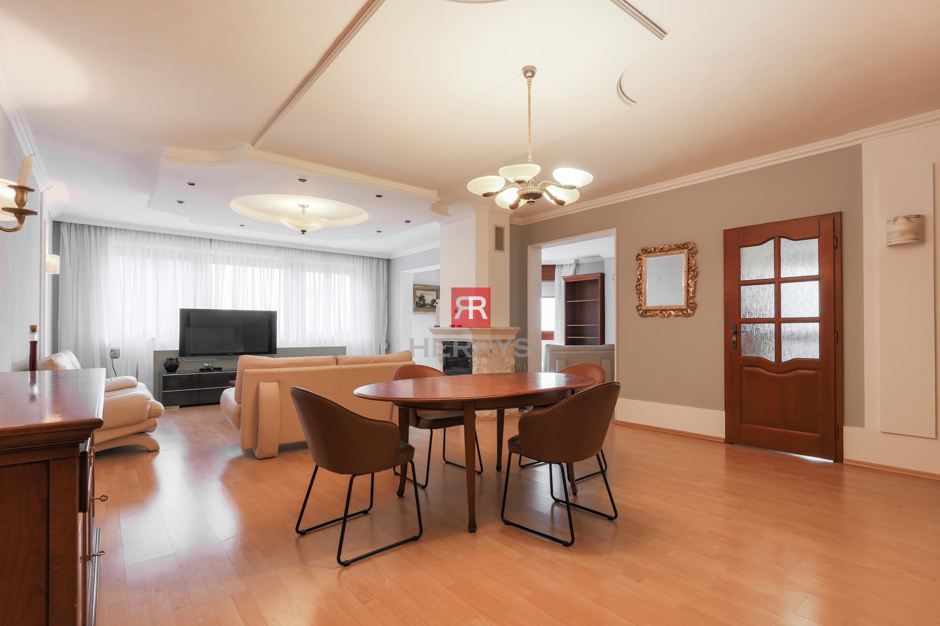 HERRYS - Na prenájom priestranný 4-izbový byt vo vyhľadávanej lokalite Starého Mesta