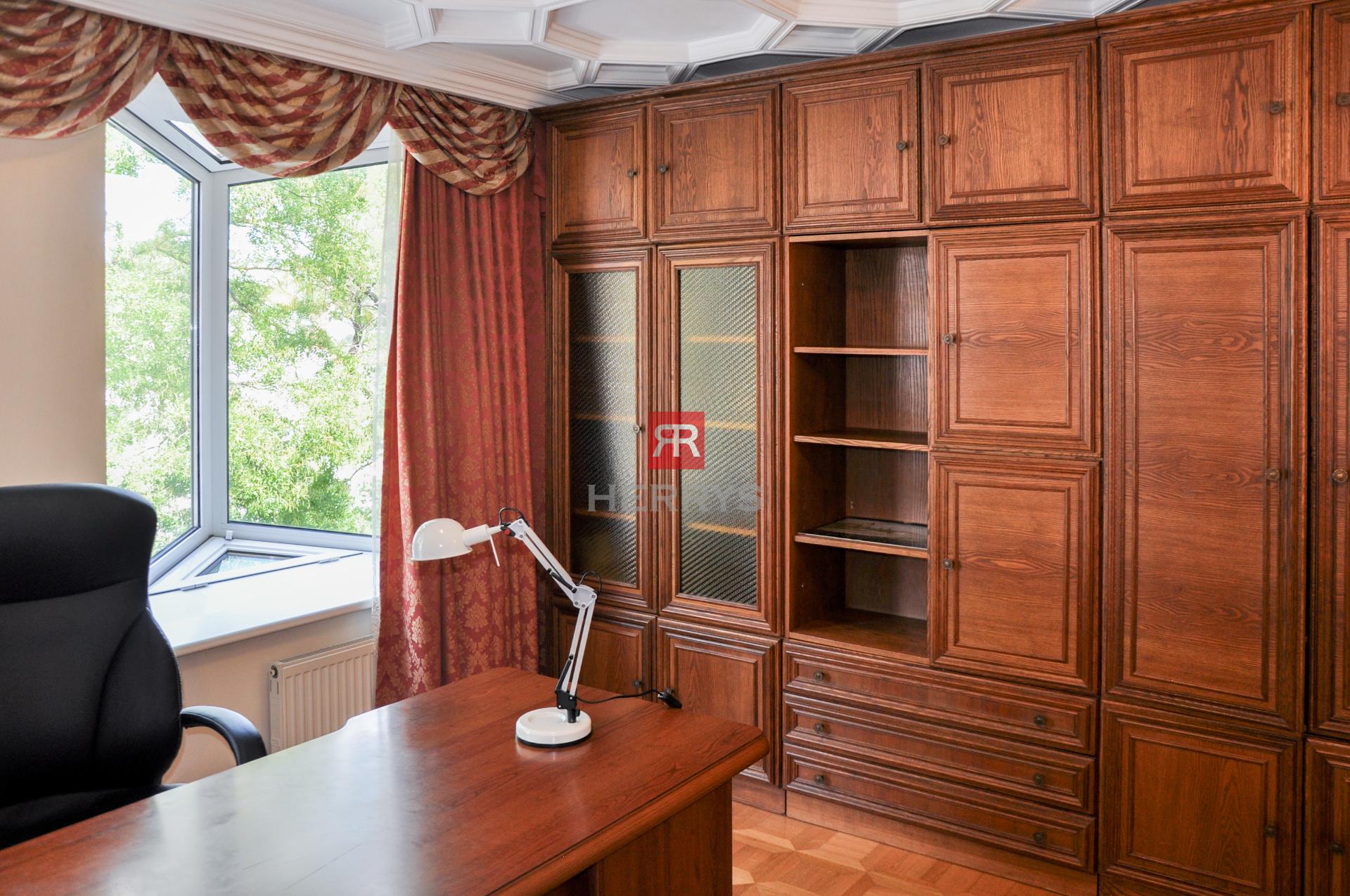 HERRYS - Na prenájom elegantný a priestranný 4 izbový byt v lukratívnej lokalite, Zámocká ulica