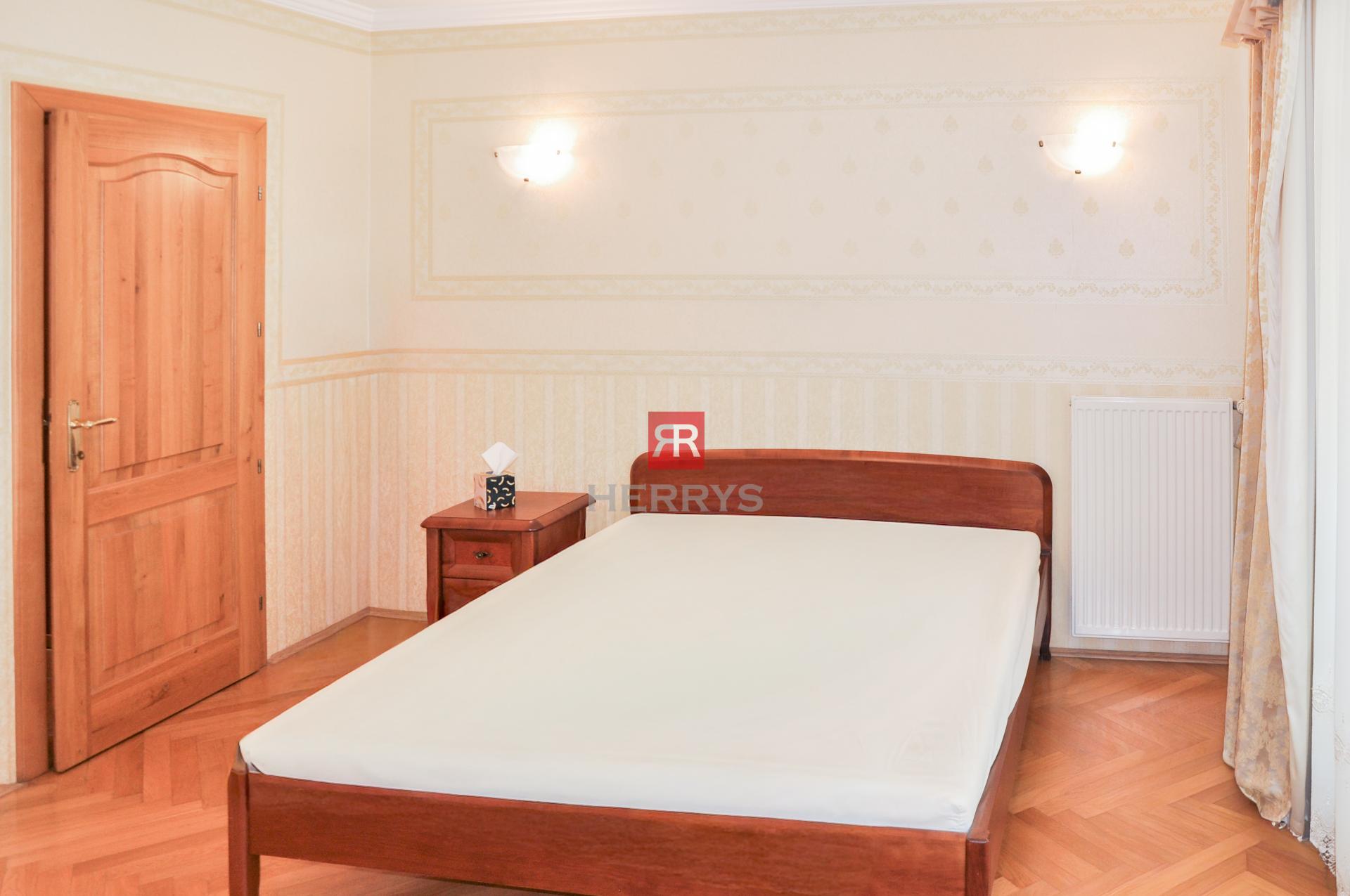 HERRYS - Na prenájom elegantný a priestranný 4 izbový byt v lukratívnej lokalite, Zámocká ulica