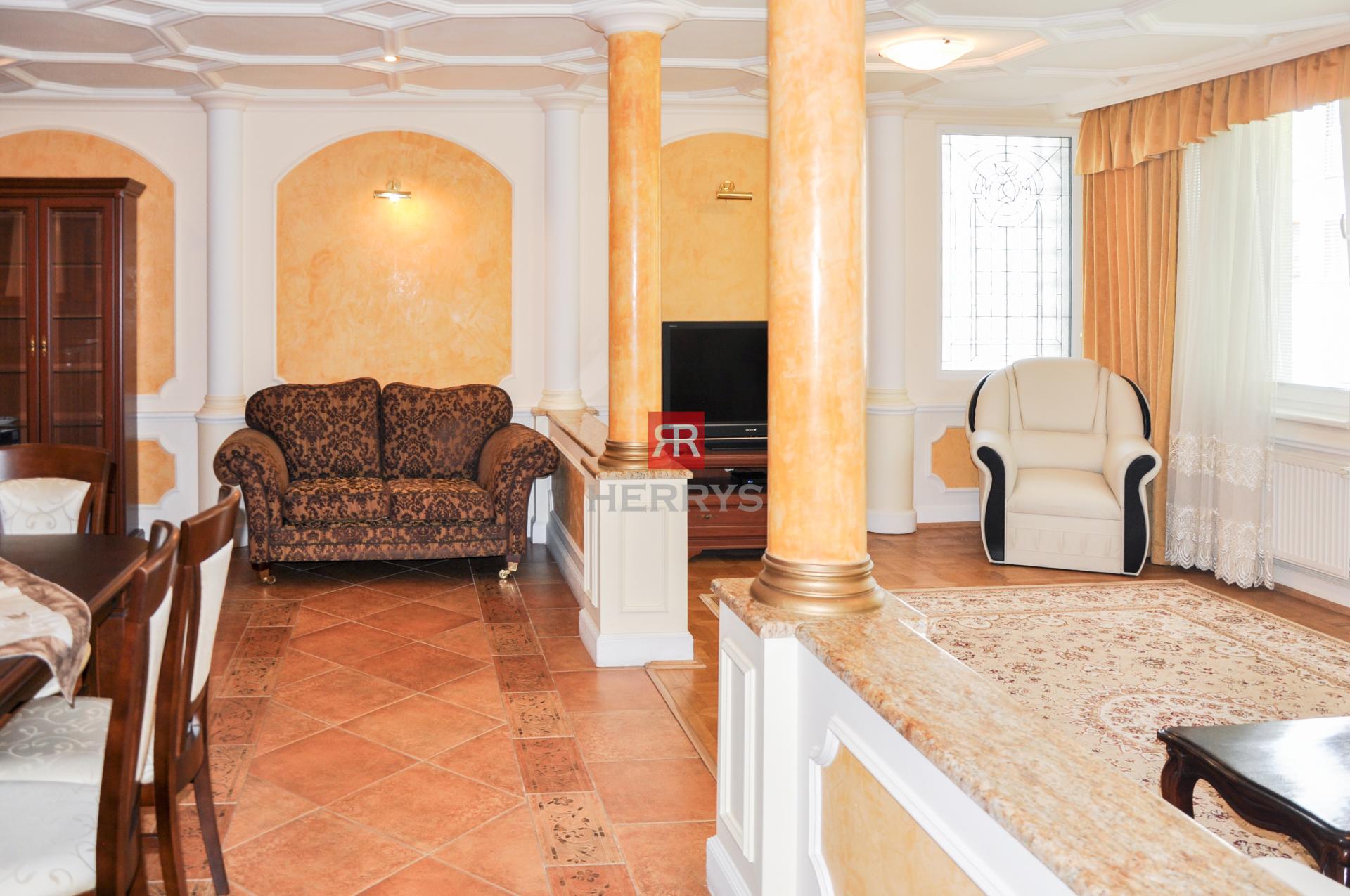 HERRYS - Na prenájom elegantný a priestranný 4 izbový byt v lukratívnej lokalite, Zámocká ulica