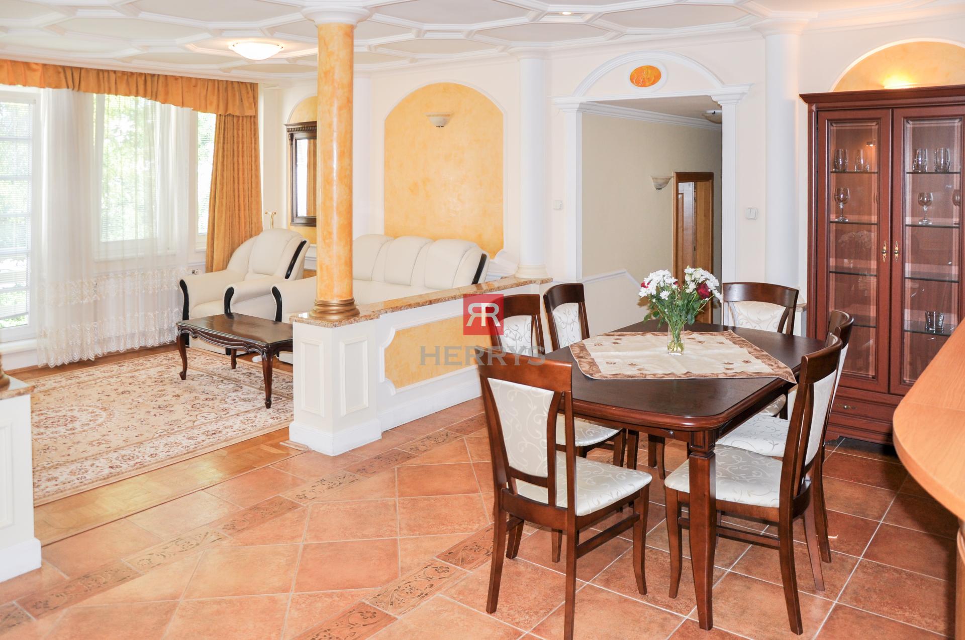 HERRYS - Na prenájom elegantný a priestranný 4 izbový byt v lukratívnej lokalite, Zámocká ulica