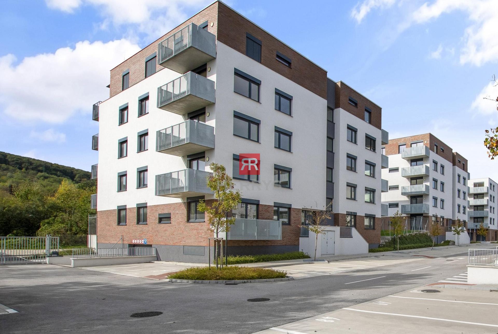 HERRYS - Na predaj garážové státie v rezidenčnom projekte POD VINICOU