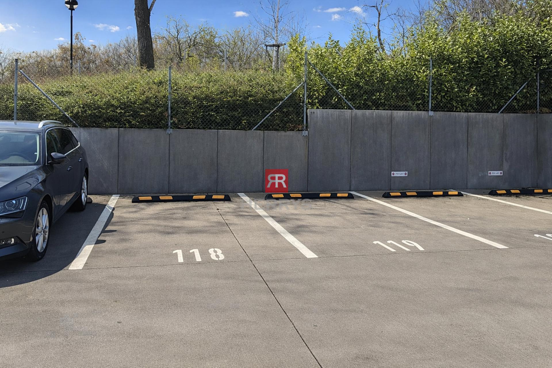 HERRYS - Na predaj vonkajšie vyhradené parkovacie miesto v areáli projektu POD VINICOU