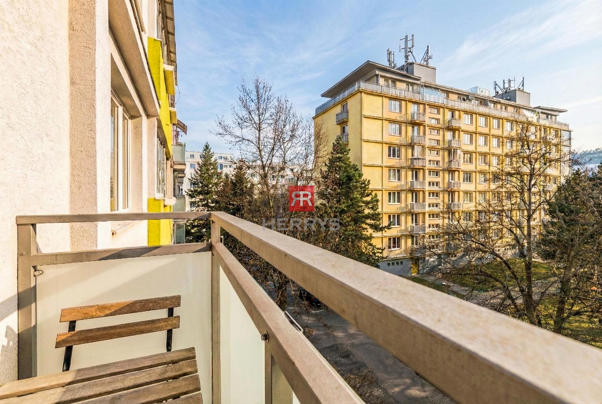 HERRYS - Na predaj 2-izbový byt v blízkosti Račianskeho mýta s možnosťou prerobenia na 3 izbový