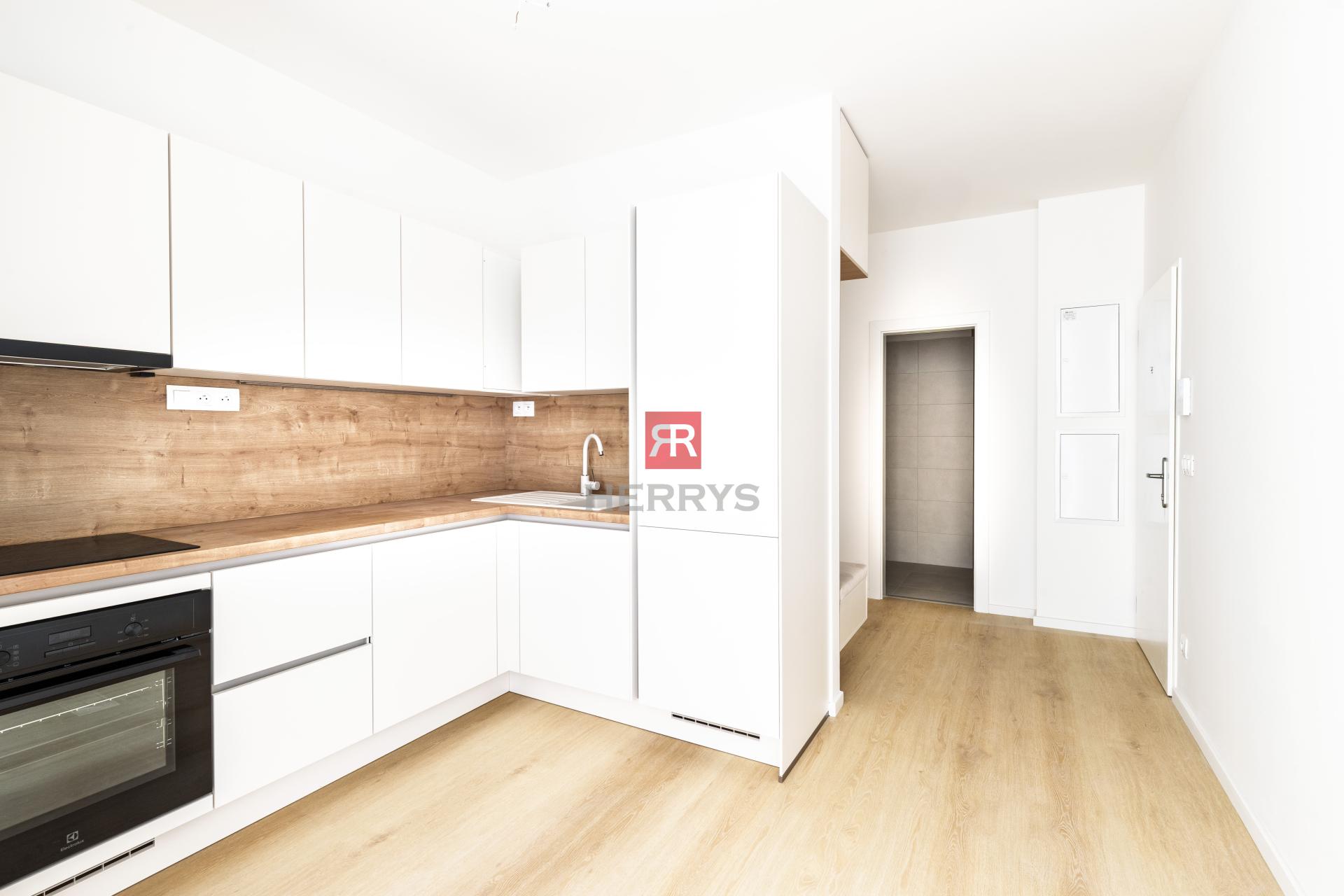 HERRYS – Na predaj&nbsp;2-izbový apartmán v centre Bratislavy orientovaný do pokojného vnútrobloku