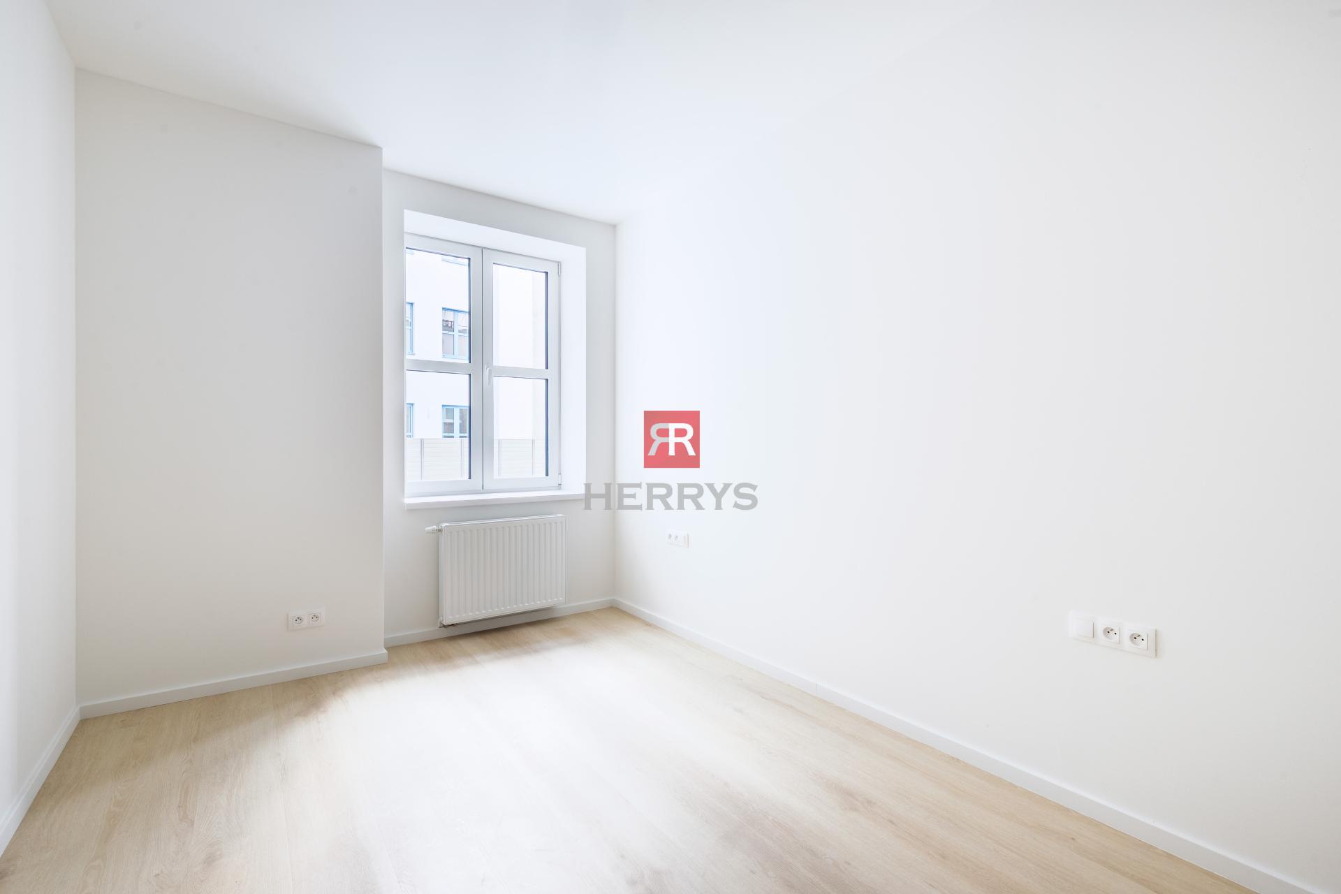 HERRYS – Na predaj&nbsp;2-izbový apartmán v centre Bratislavy orientovaný do pokojného vnútrobloku