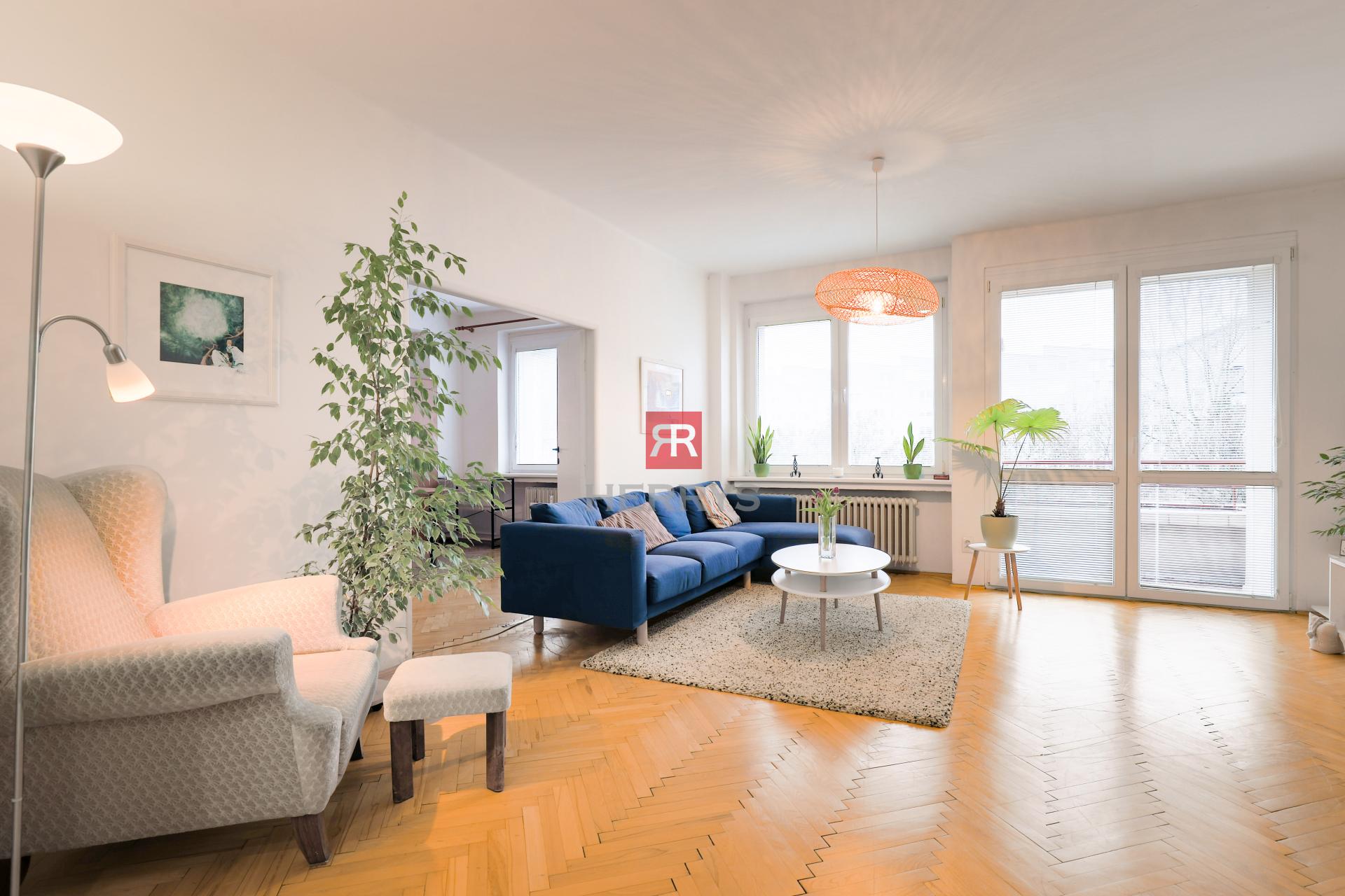 HERRYS - Na predaj priestranný 4-izbový byt po kompletnej rekonštrukcii vo vnútrobloku