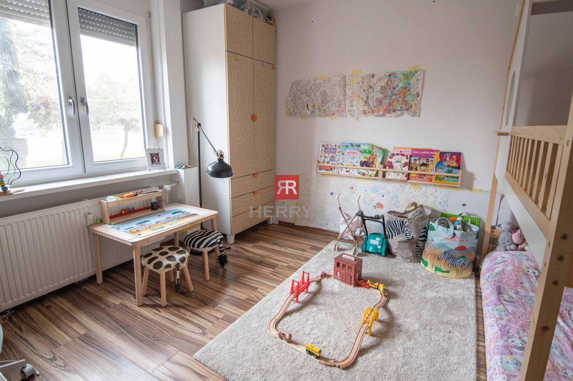 HERRYS - Na prenájom kompletne zariadený 3 izbový byt v Ružinove