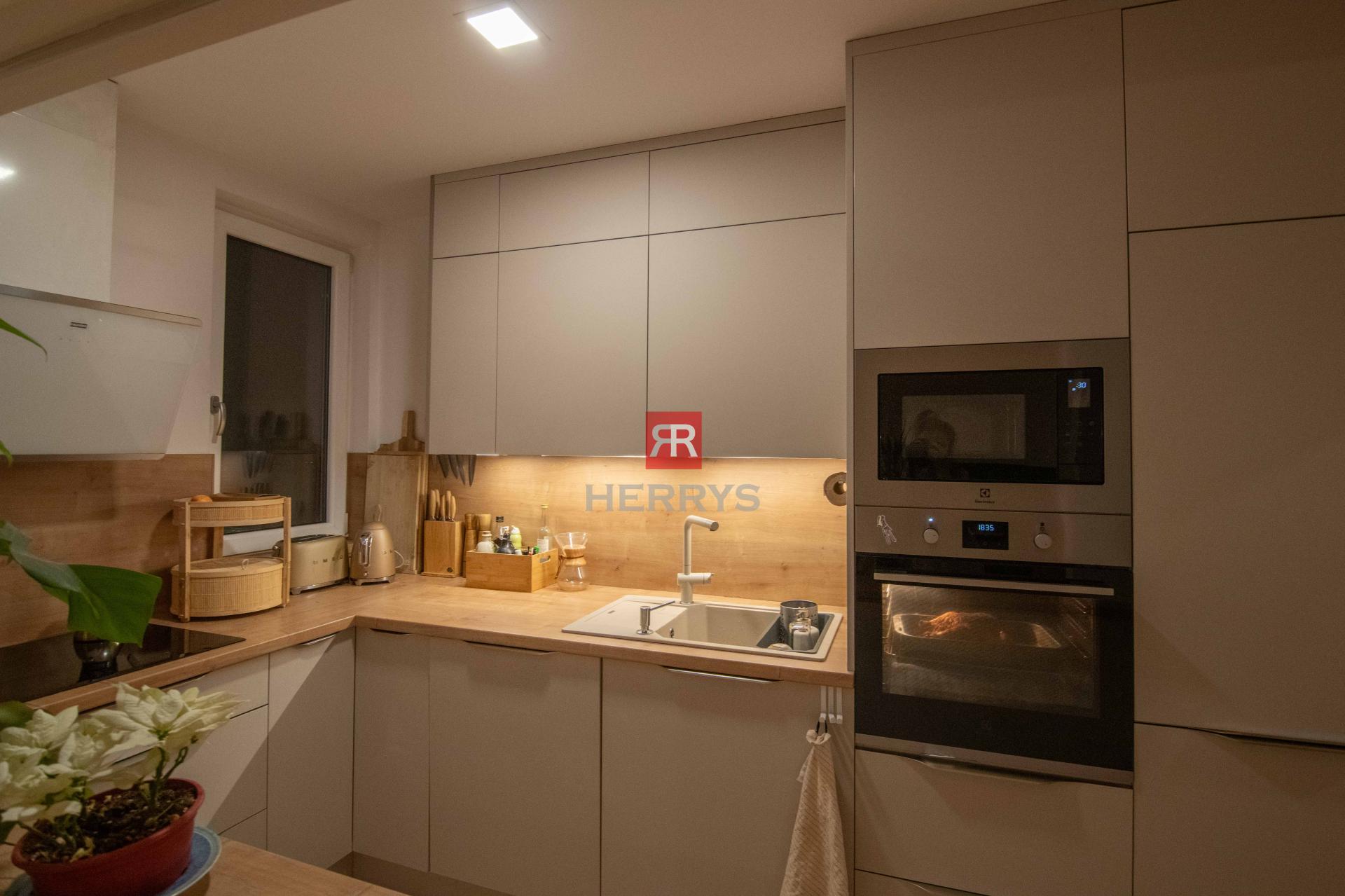 HERRYS - Na prenájom kompletne zariadený 3 izbový byt v Ružinove