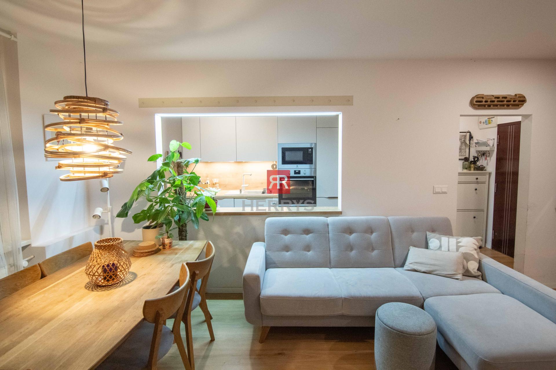 HERRYS - Na prenájom kompletne zariadený 3 izbový byt v Ružinove