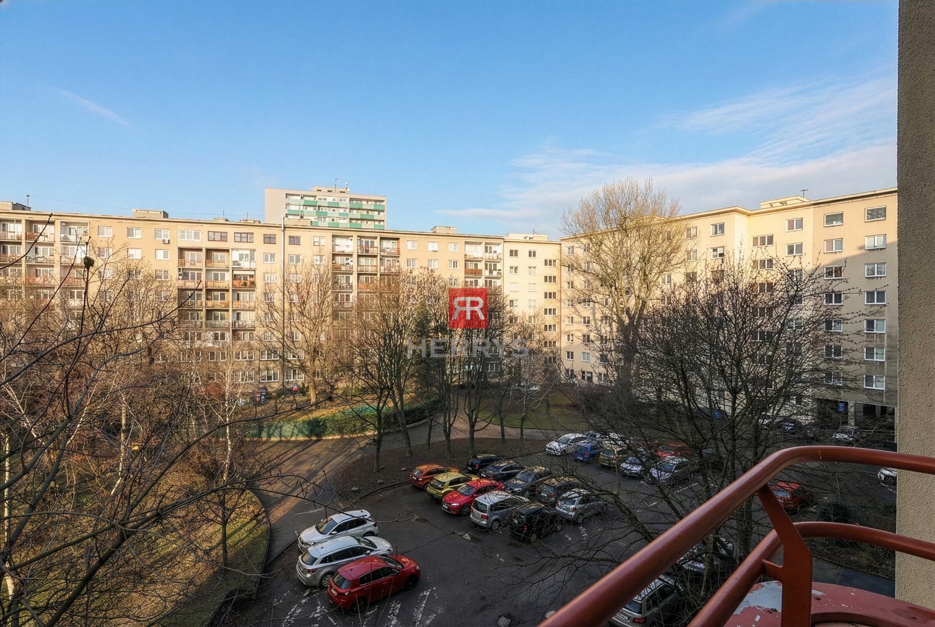 HERRYS - Na predaj priestranný 4-izbový byt po kompletnej rekonštrukcii vo vnútrobloku