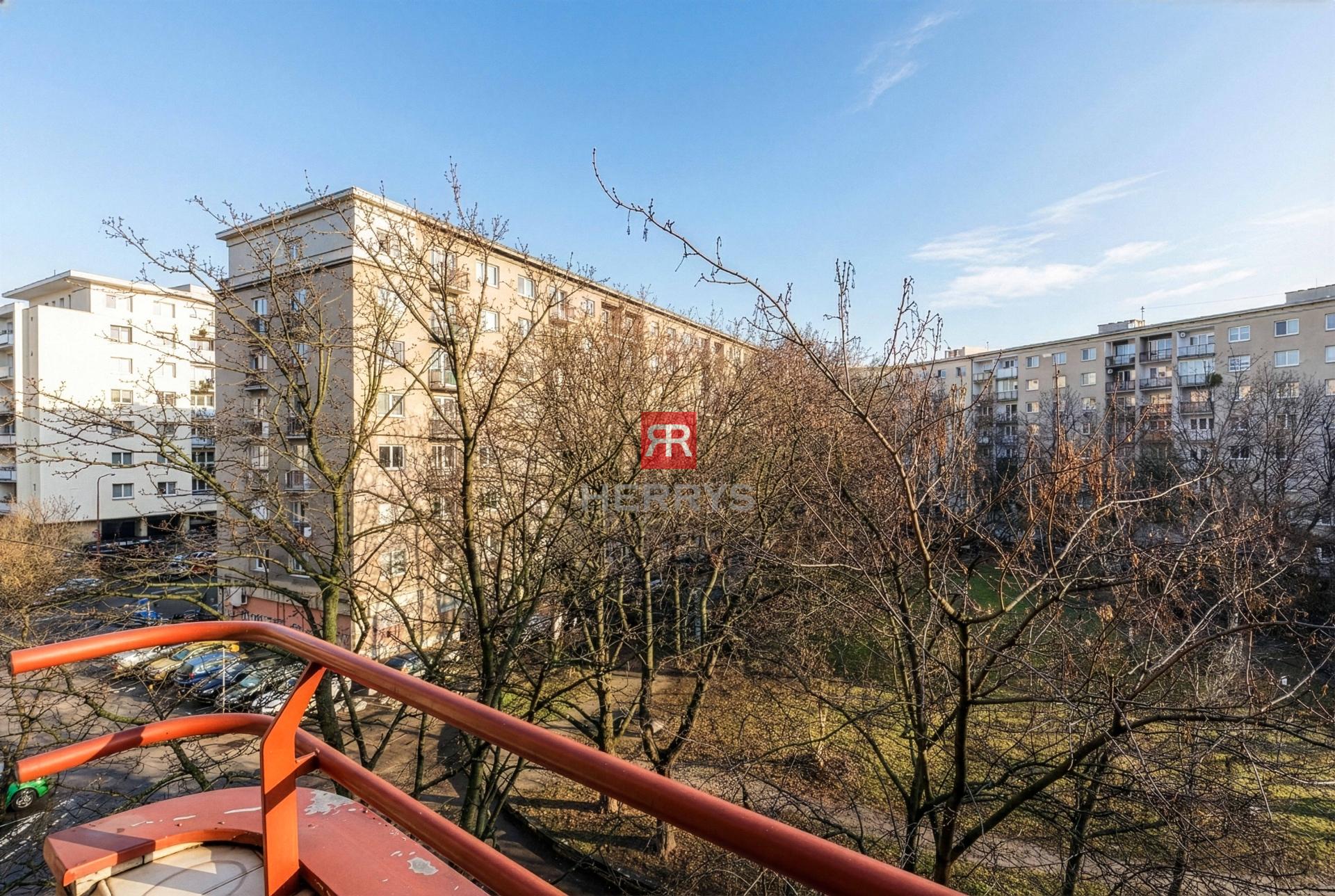 HERRYS - Na predaj priestranný 4-izbový byt po kompletnej rekonštrukcii vo vnútrobloku