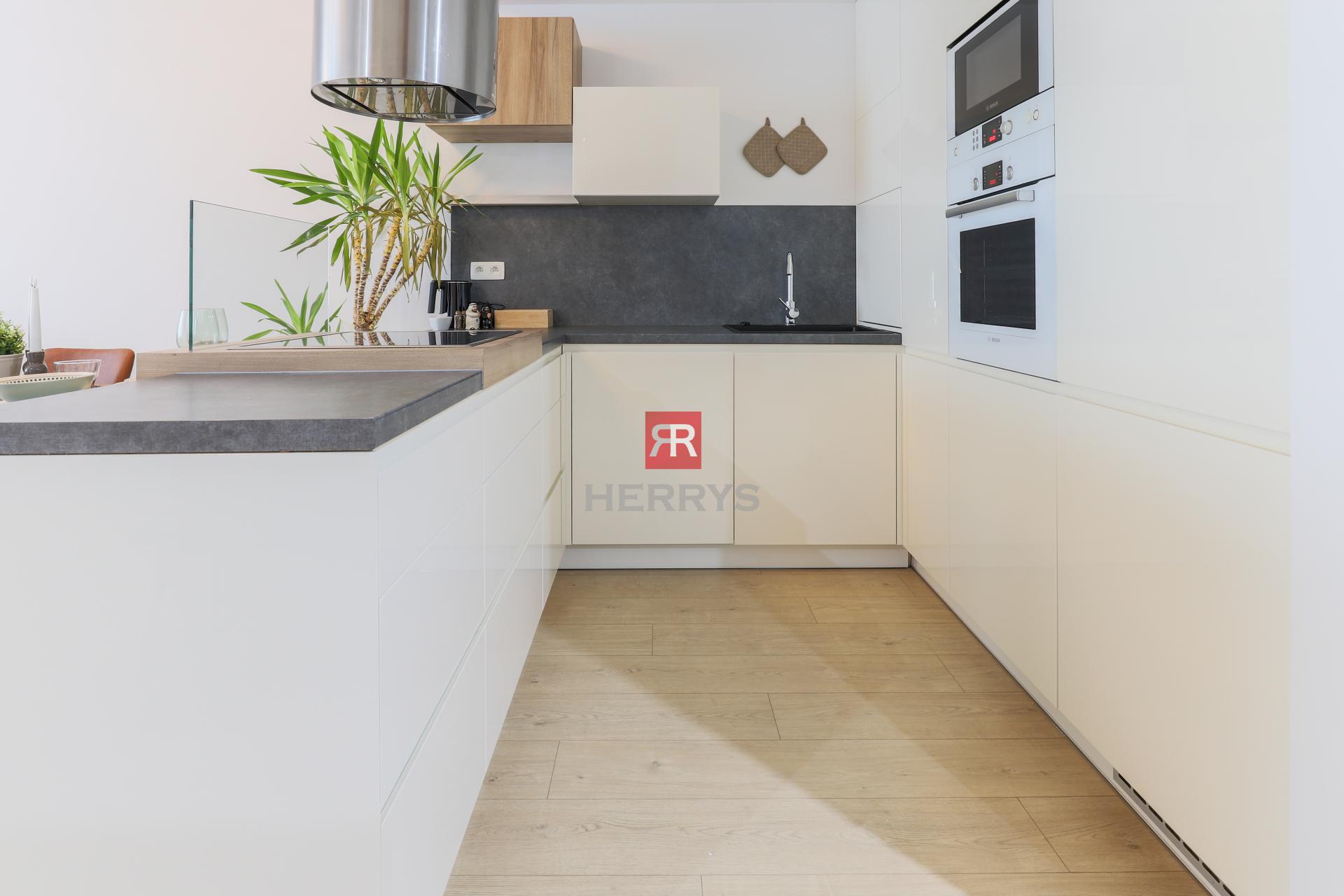 HERRYS - Stylish 2-room furnished apartment with balcony for rent, III. Towers