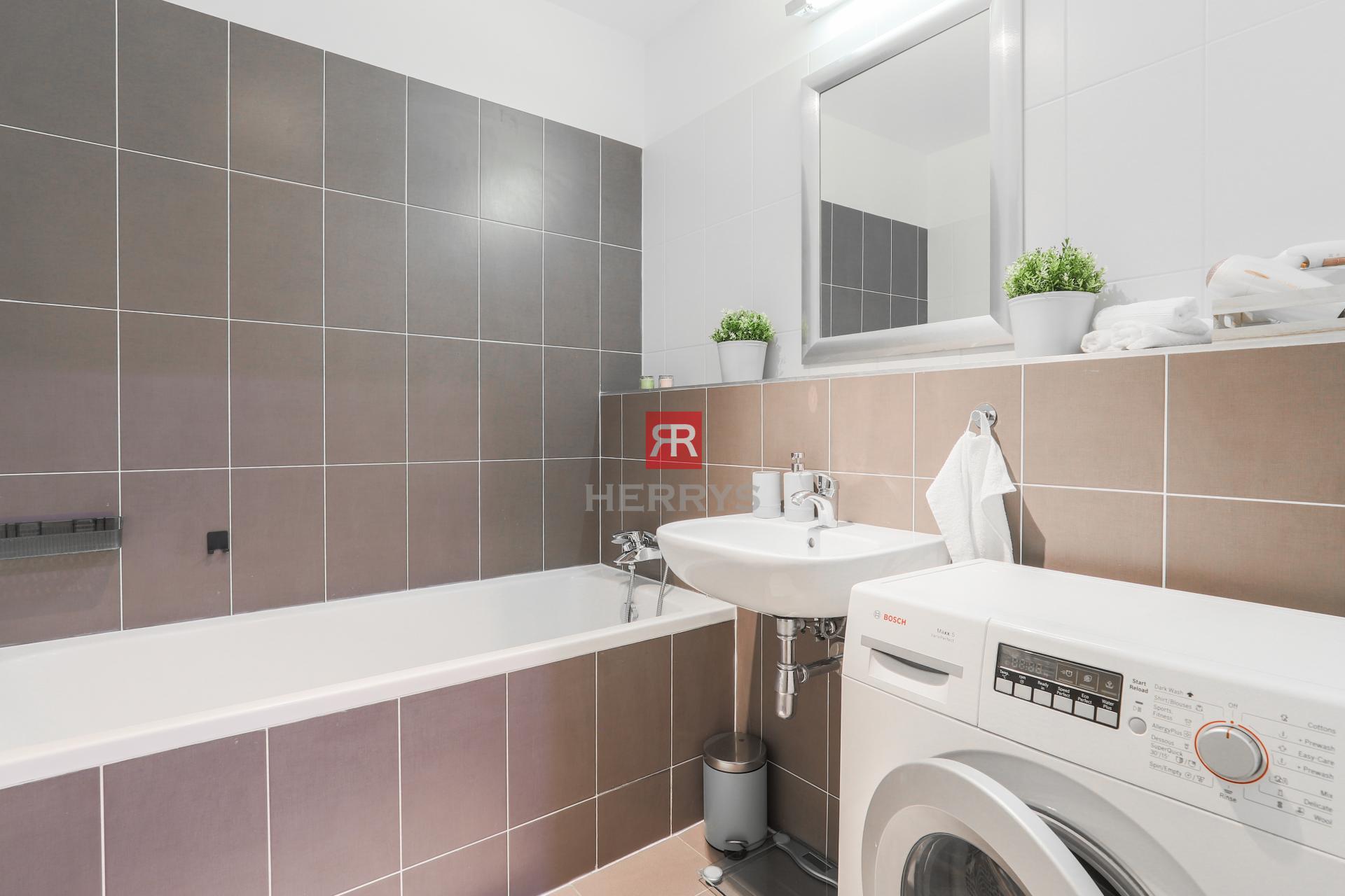 HERRYS - Stylish 2-room furnished apartment with balcony for rent, III. Towers