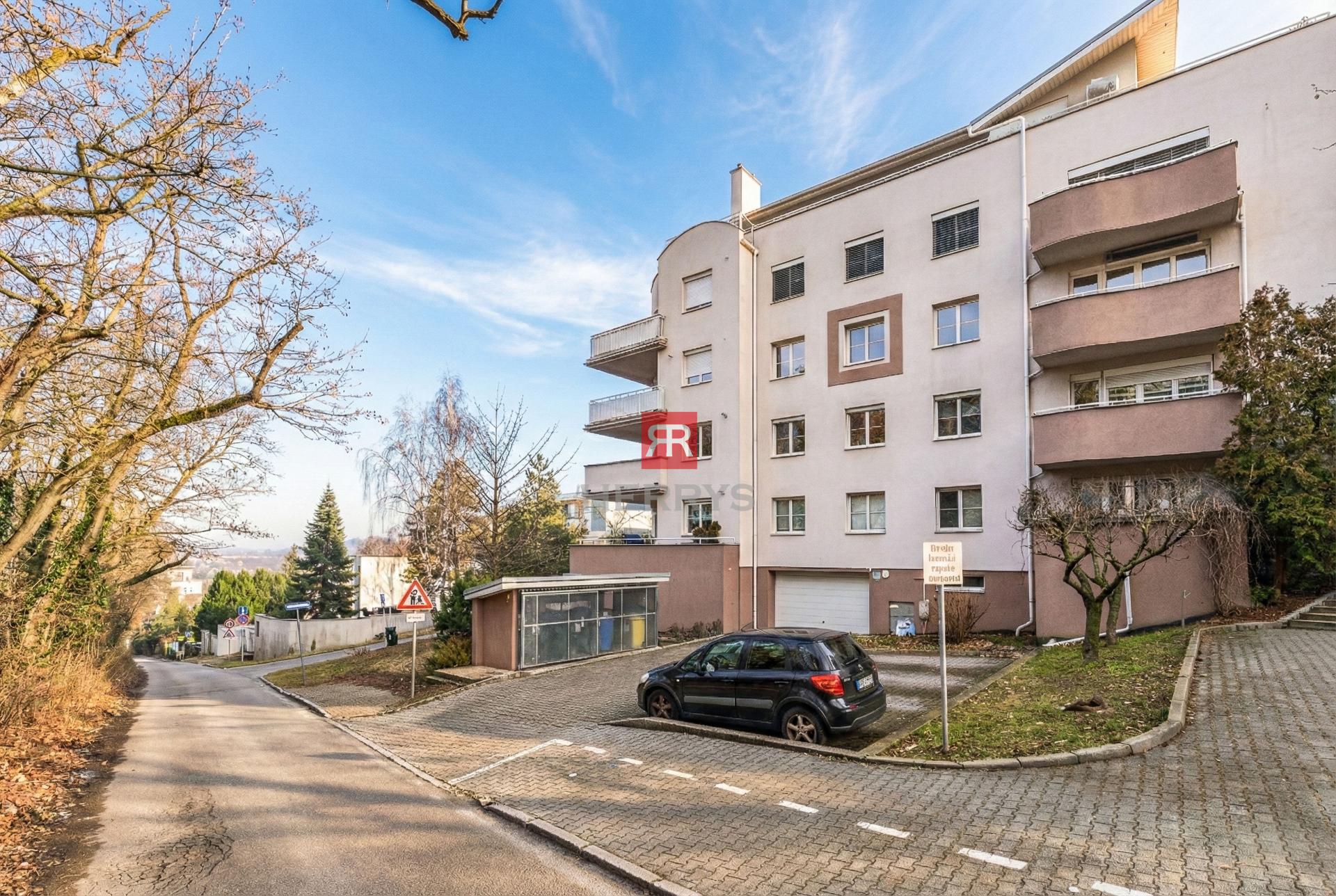 HERRYS - Na predaj priestranný slnečný 4-izbový byt s balkónom a parkovacím miestom, Tichá ulica