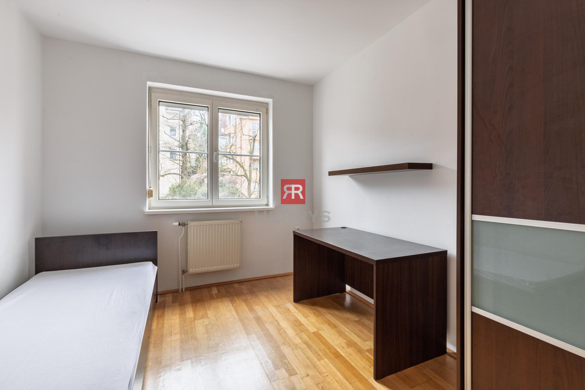 HERRYS - Na predaj priestranný slnečný 4-izbový byt s balkónom a parkovacím miestom, Tichá ulica