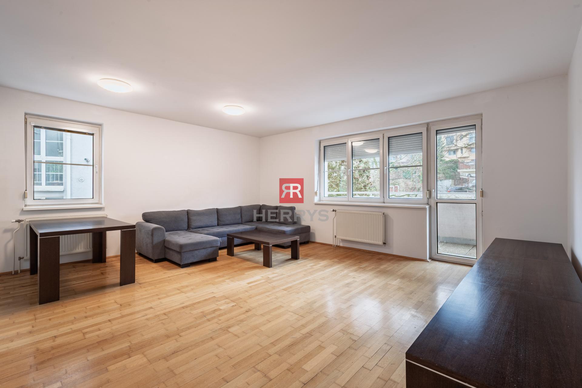 HERRYS - Na predaj priestranný slnečný 4-izbový byt s balkónom a parkovacím miestom, Tichá ulica