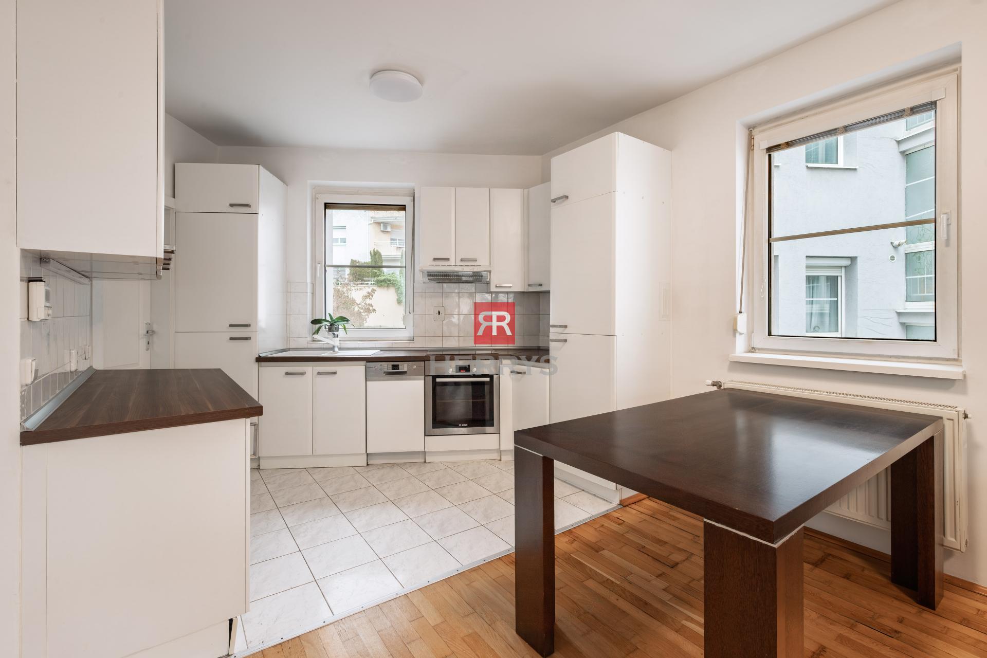 HERRYS - Na predaj priestranný slnečný 4-izbový byt s balkónom a parkovacím miestom, Tichá ulica