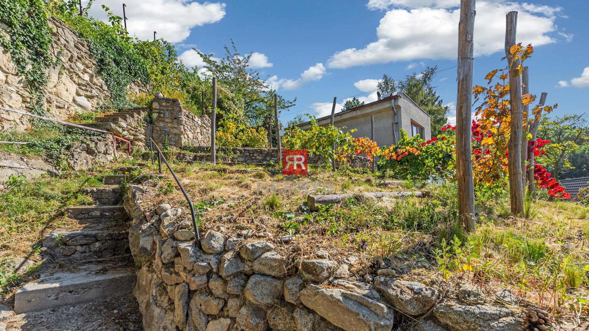 HERRYS – Na prenájom štýlový dom s krásnym pozemkom a výhľadom na hrad Devín