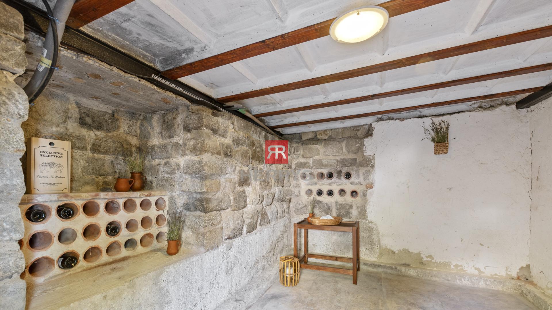 HERRYS – Na prenájom štýlový dom s krásnym pozemkom a výhľadom na hrad Devín