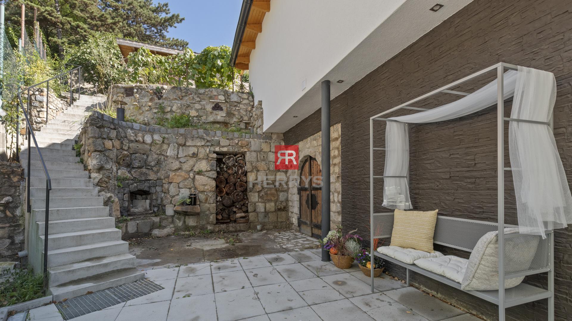 HERRYS – Na prenájom štýlový dom s krásnym pozemkom a výhľadom na hrad Devín