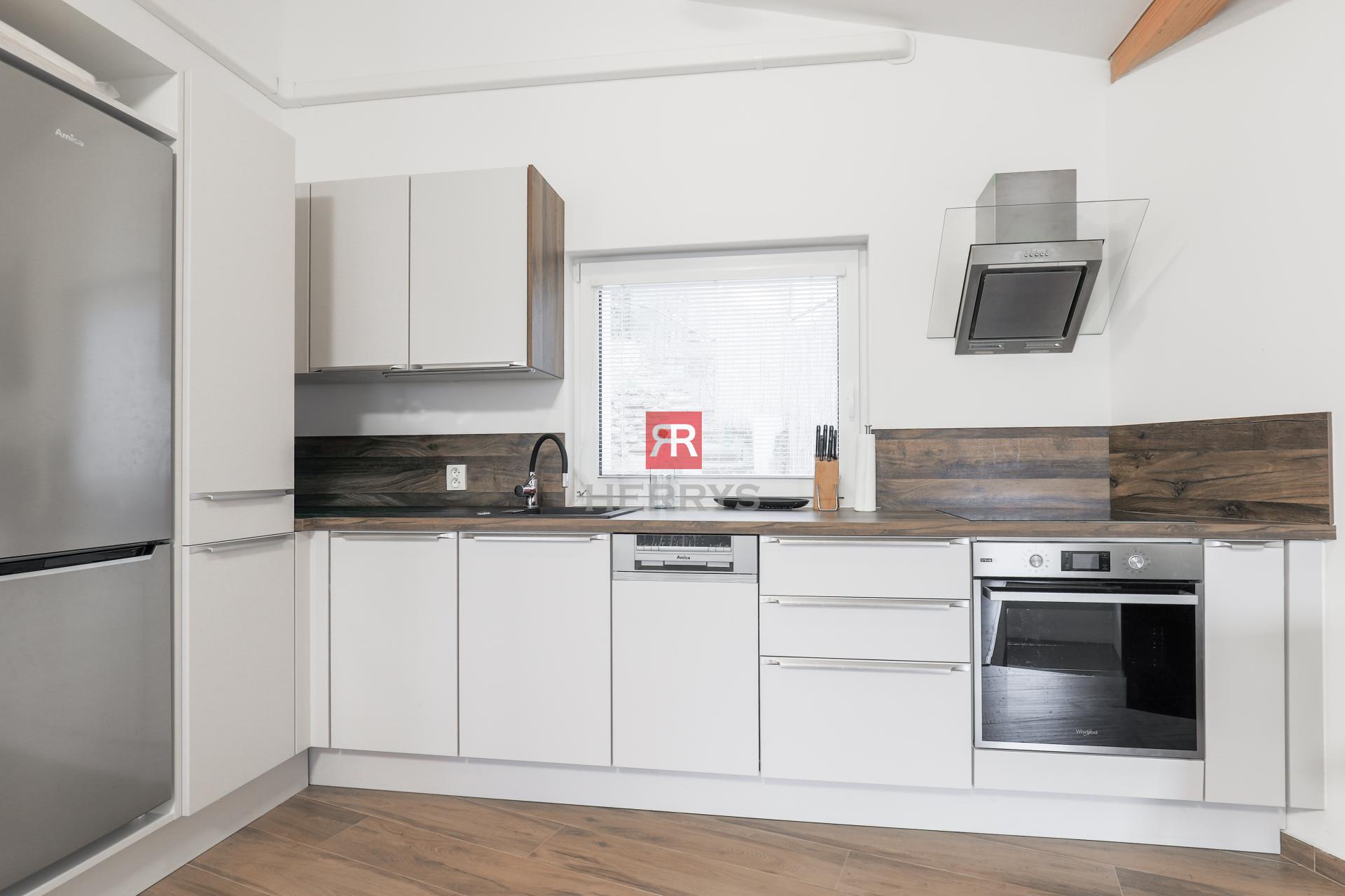 HERRYS – Na prenájom štýlový dom s krásnym pozemkom a výhľadom na hrad Devín