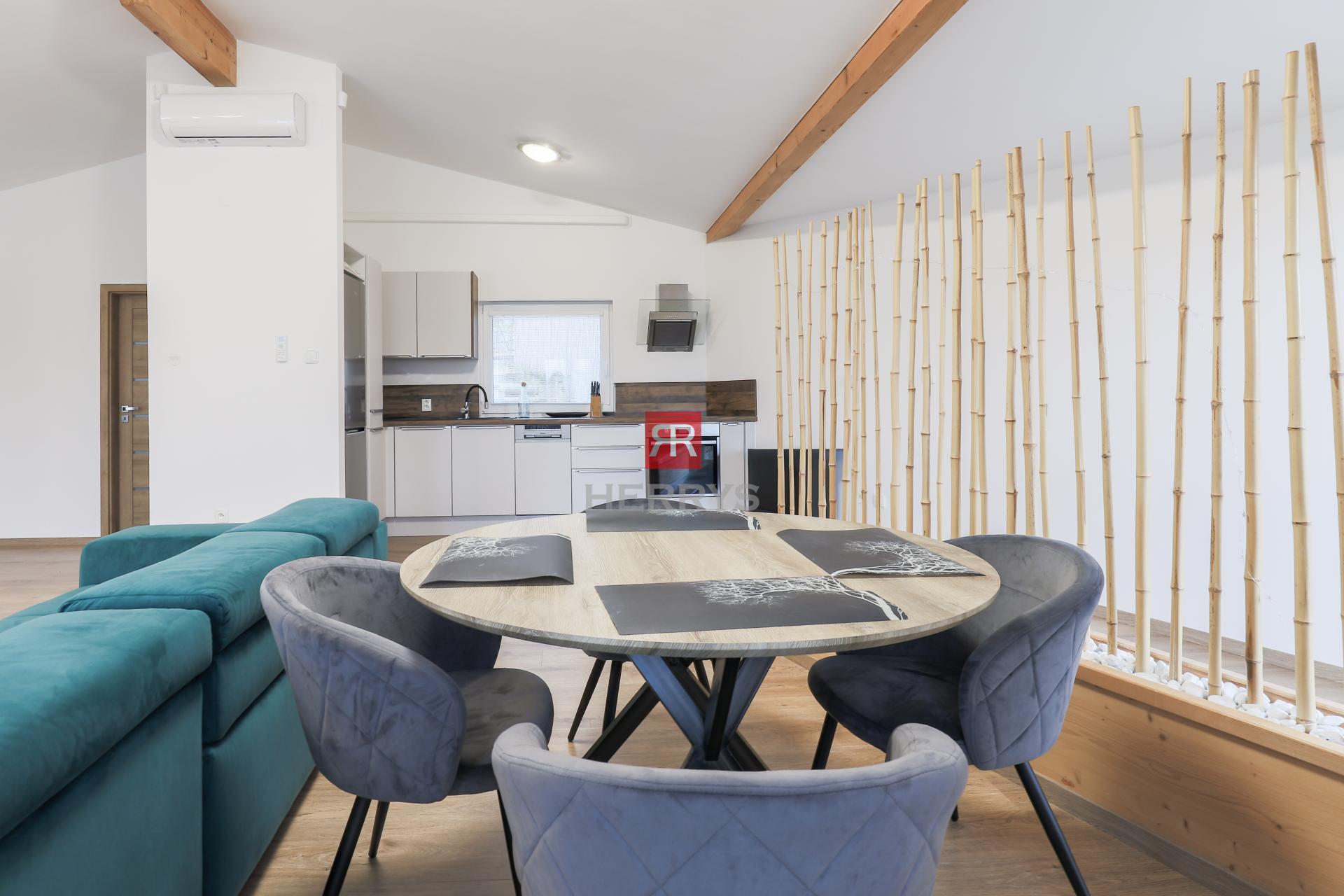 HERRYS – Na prenájom štýlový dom s krásnym pozemkom a výhľadom na hrad Devín